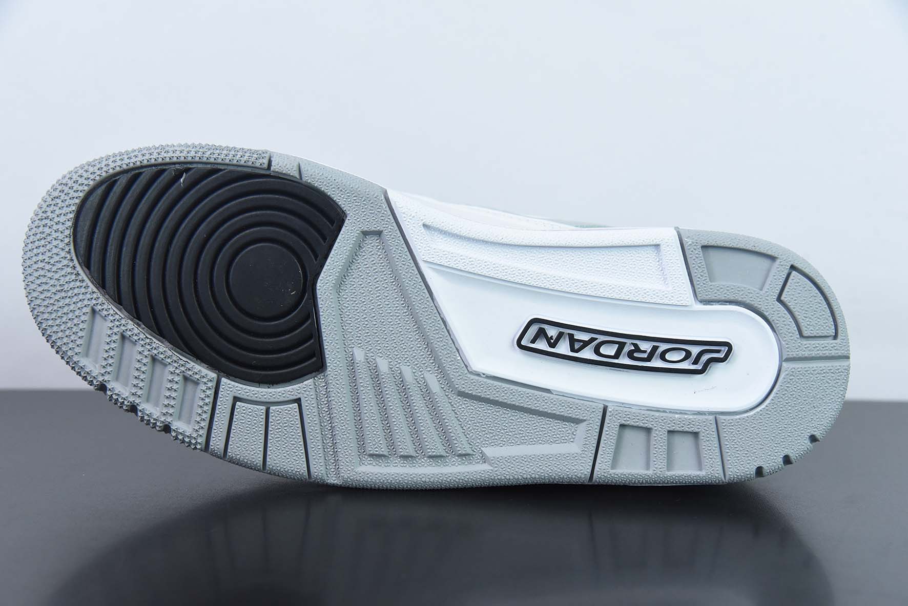 Air Jordan Legacy AJ312 灰白黑男子运动鞋 货号:CD7069-105