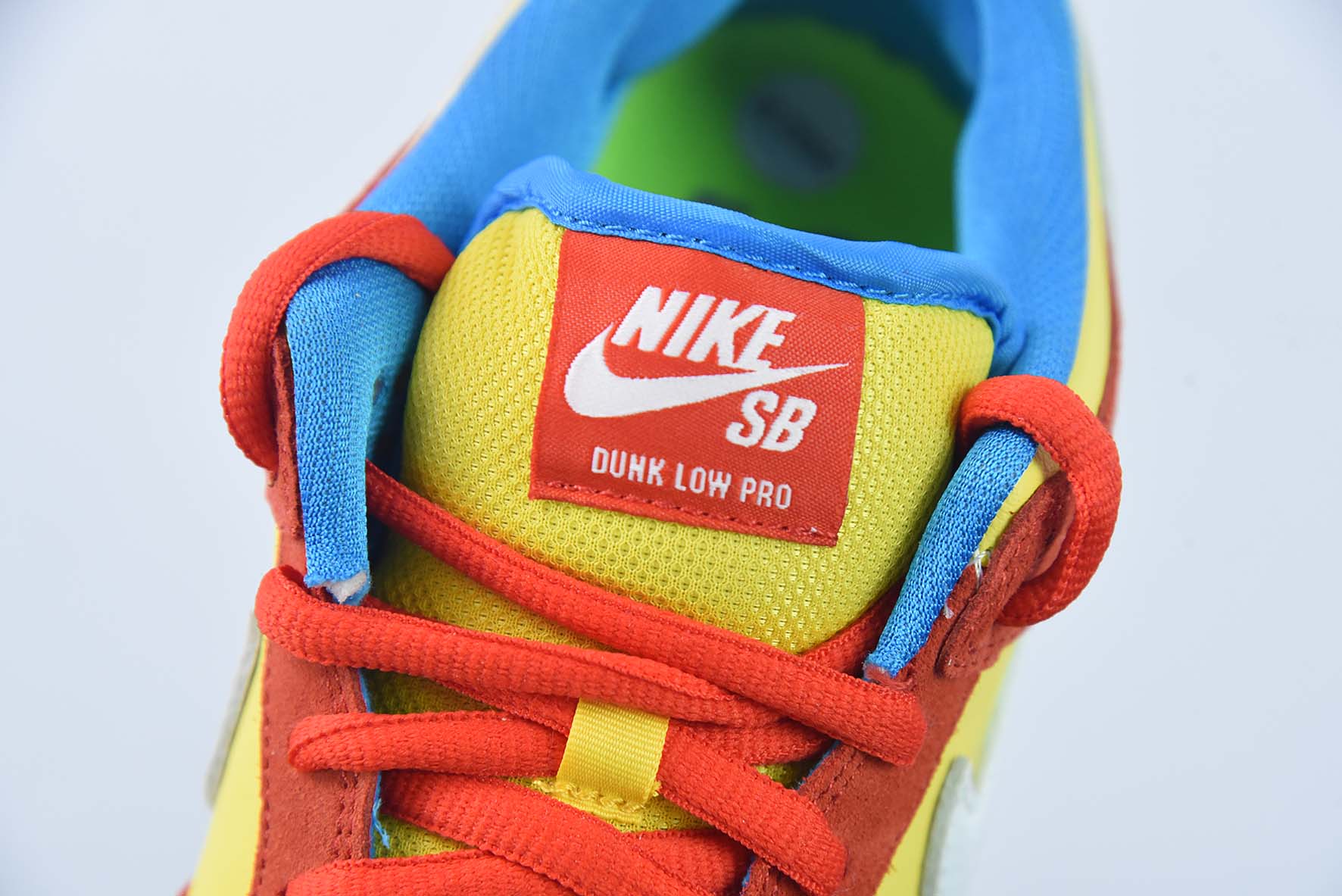 耐克Nike SB Dunk Low"Bart Simpson"扣篮系列低帮休闲运动滑板板鞋“辛普森黄橙蓝” 货号:BQ6817-602