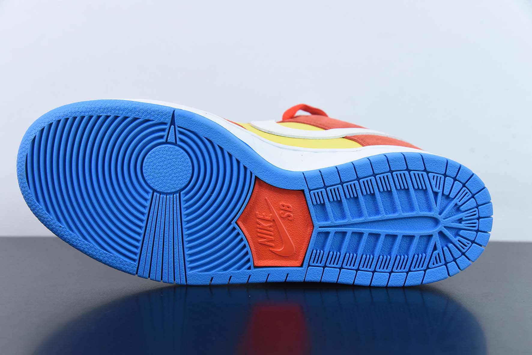 耐克Nike SB Dunk Low"Bart Simpson"扣篮系列低帮休闲运动滑板板鞋“辛普森黄橙蓝” 货号:BQ6817-602