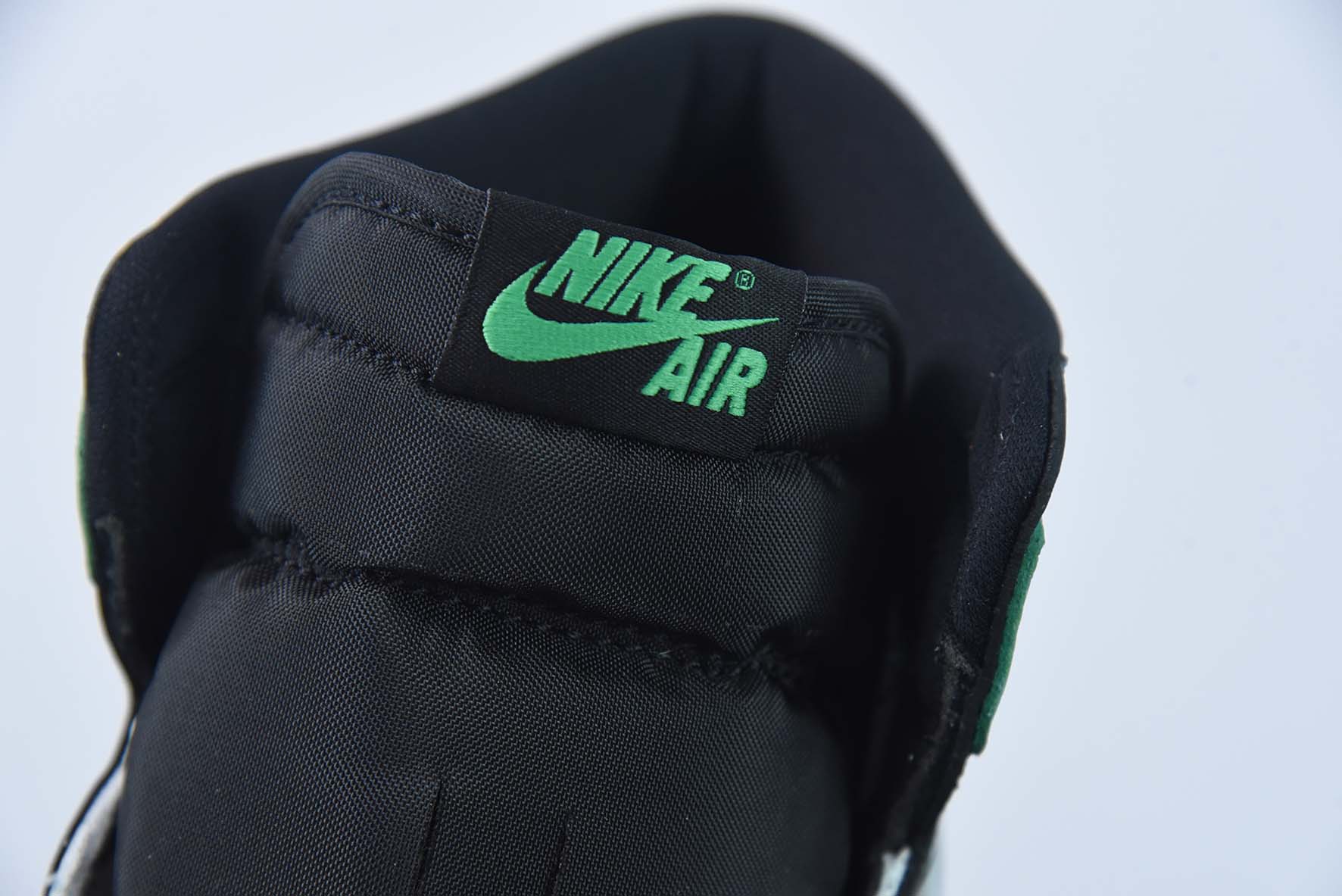 Air Jordan 1 High OG Lucky Green 黑绿脚趾 复古高帮篮球鞋 白绿黑 货号:DZ5485-031