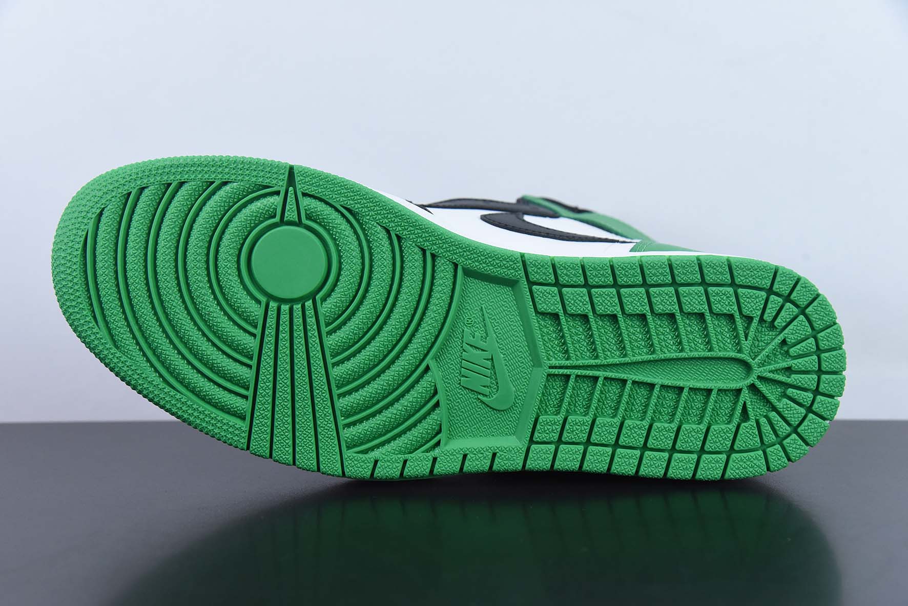 Air Jordan 1 High OG Lucky Green 黑绿脚趾 复古高帮篮球鞋 白绿黑 货号:DZ5485-031