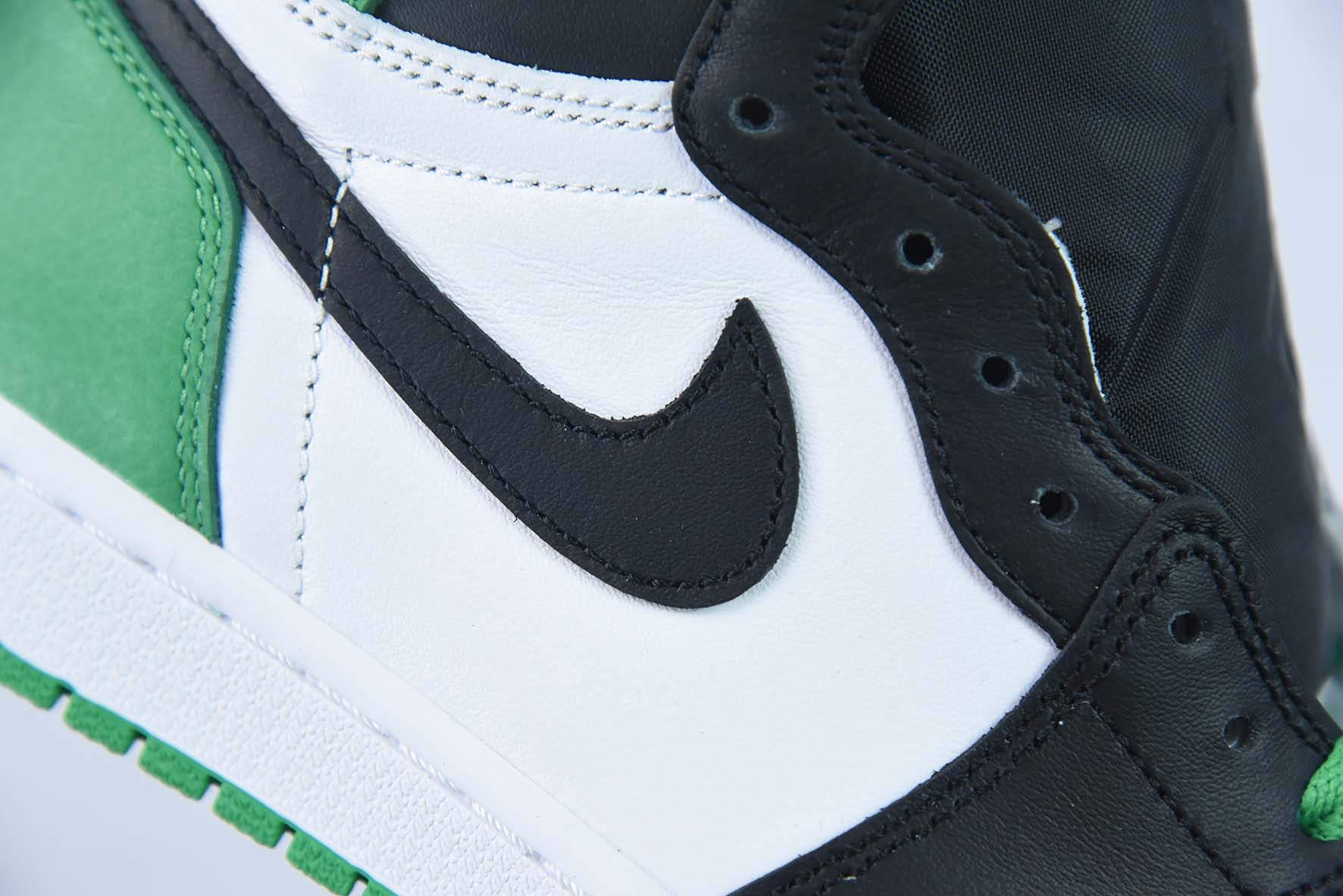 Air Jordan 1 High OG Lucky Green 黑绿脚趾 复古高帮篮球鞋 白绿黑 货号:DZ5485-031