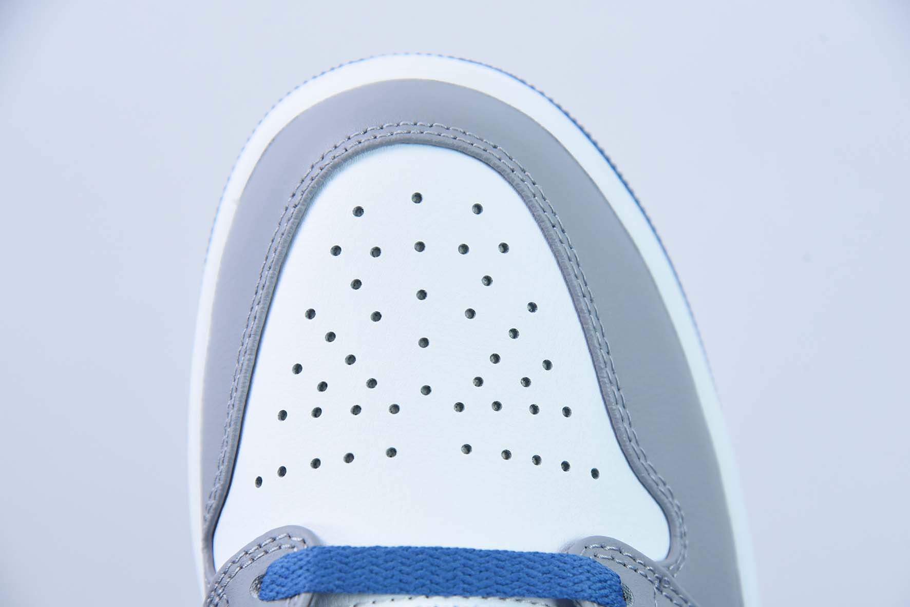 Air Jordan 1 Mid "True Blue" AJ1 乔1真蓝色 中帮篮球鞋 货号：DQ8426-014