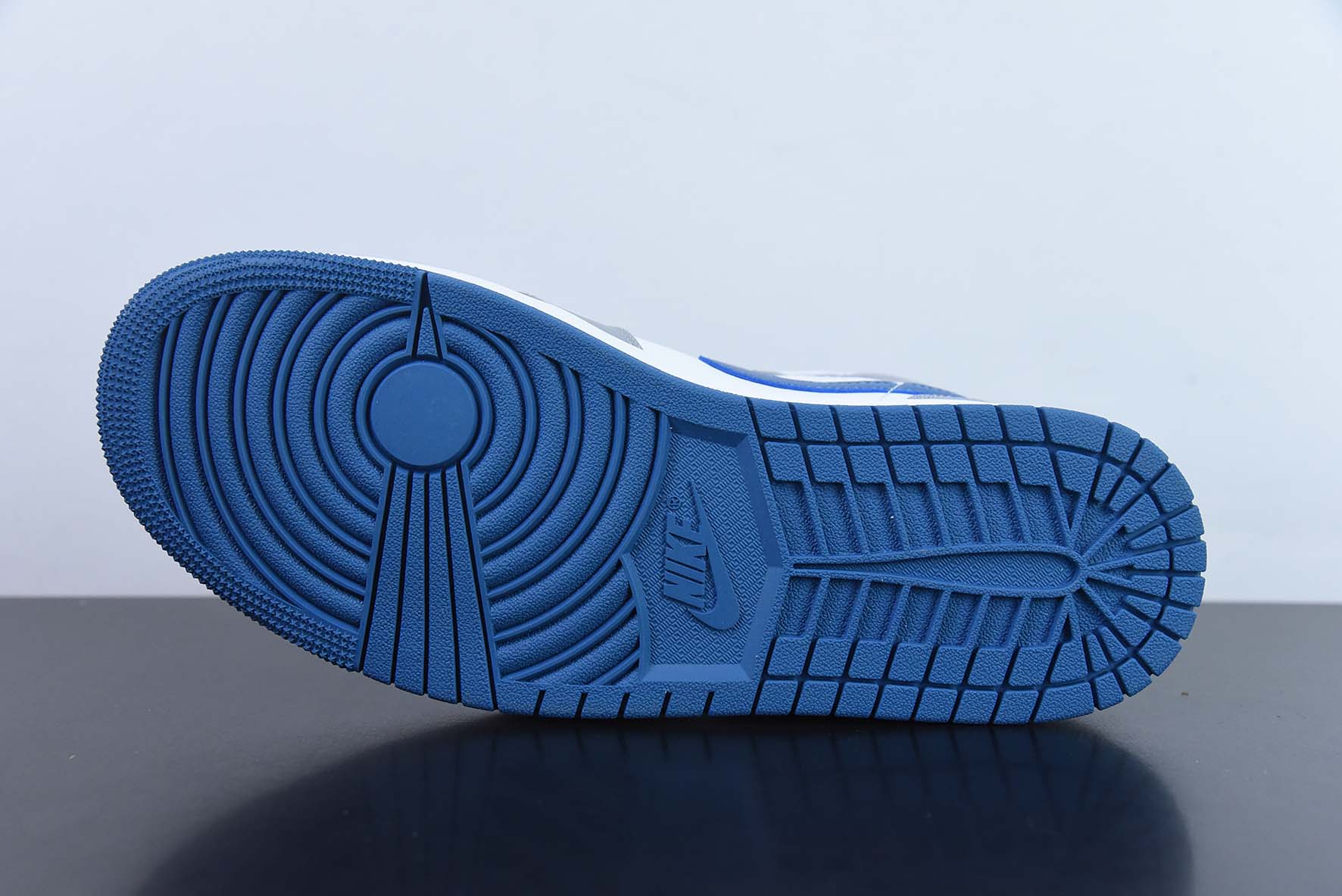 Air Jordan 1 Mid "True Blue" AJ1 乔1真蓝色 中帮篮球鞋 货号：DQ8426-014
