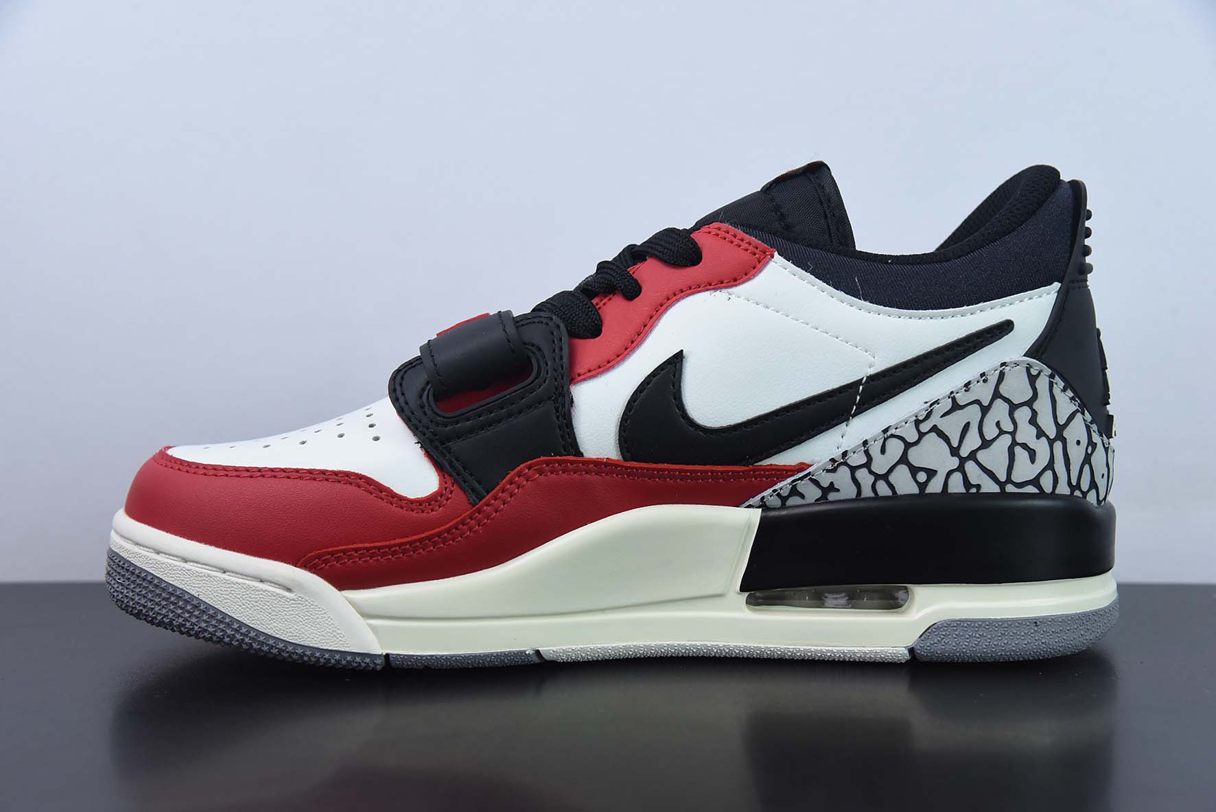 Air Jordan Legacy AJ312 黑白红男子运动球鞋 货号:CD7069-106
