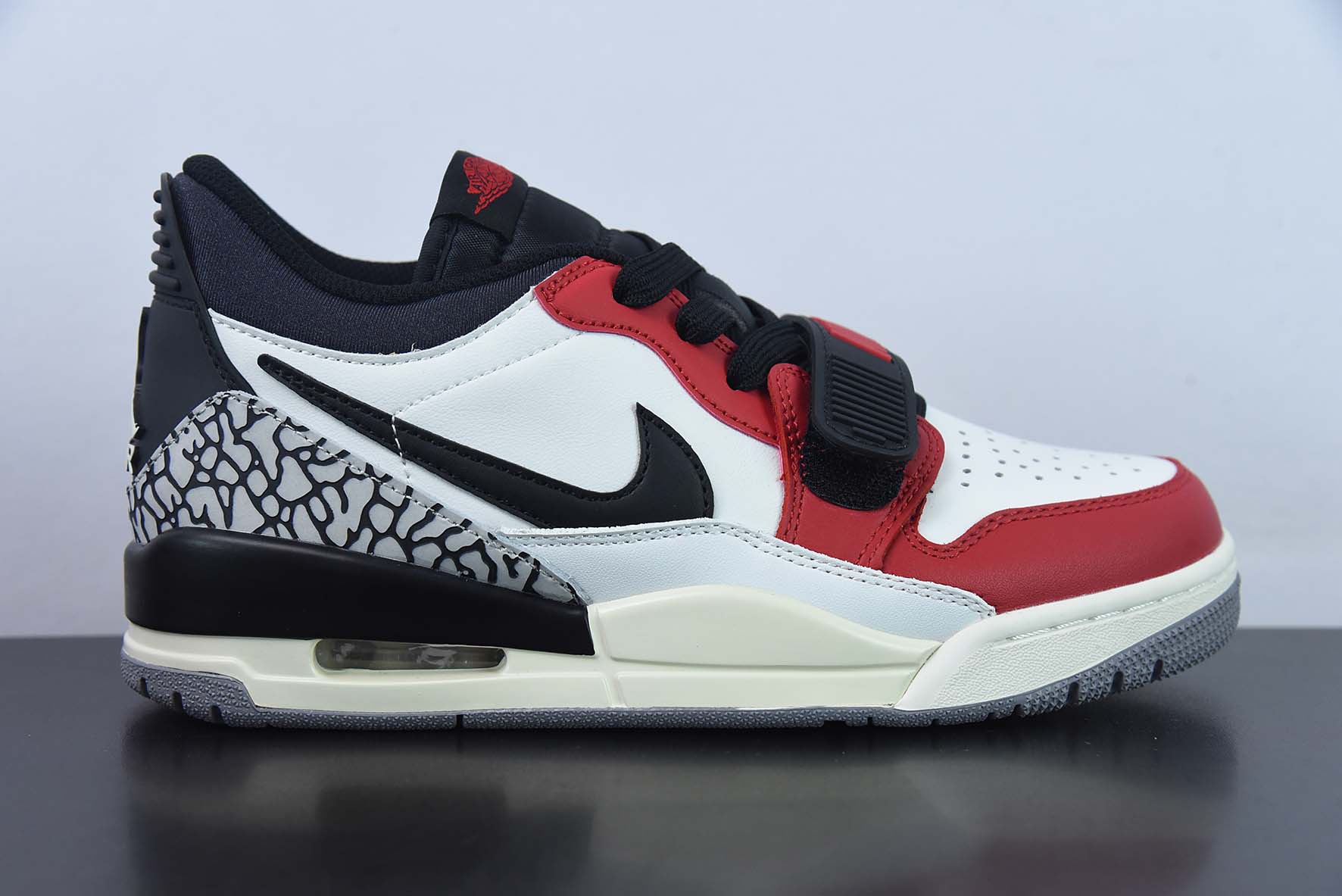 Air Jordan Legacy AJ312 黑白红男子运动球鞋 货号:CD7069-106