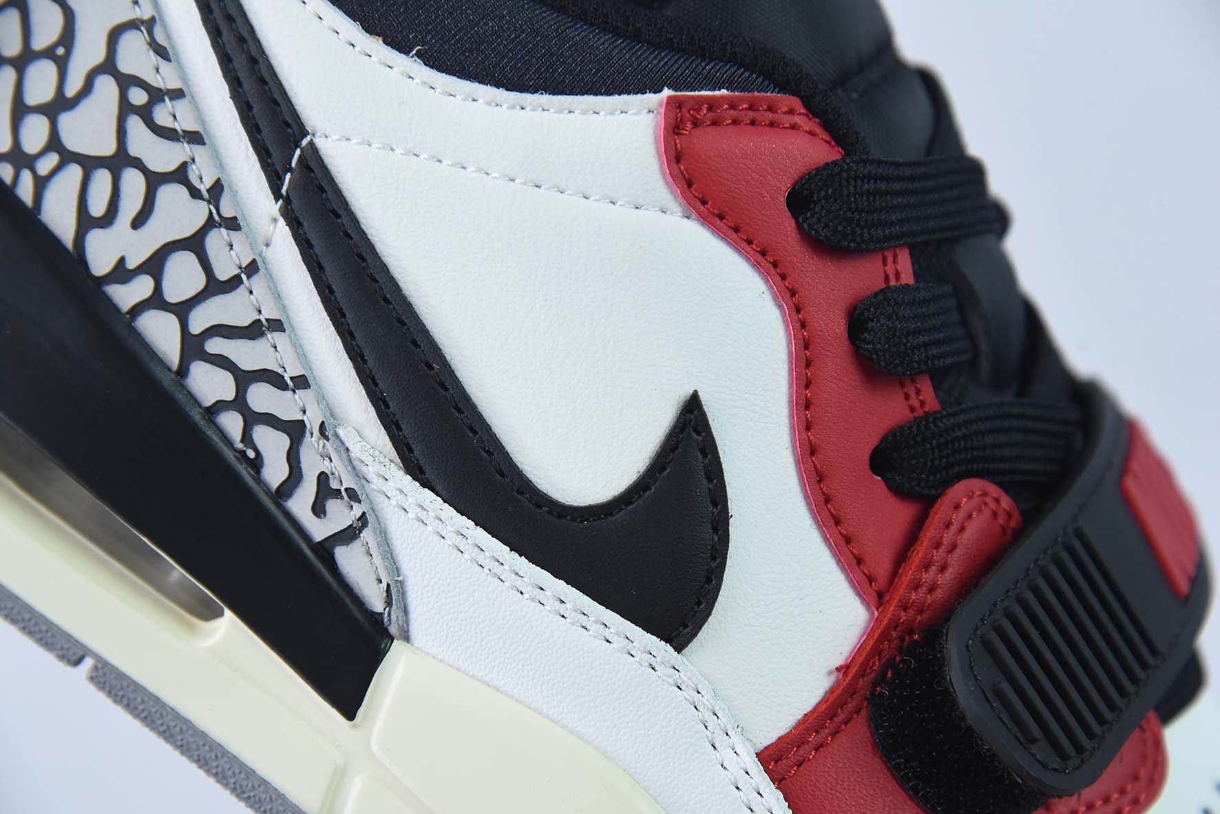 Air Jordan Legacy AJ312 黑白红男子运动球鞋 货号:CD7069-106