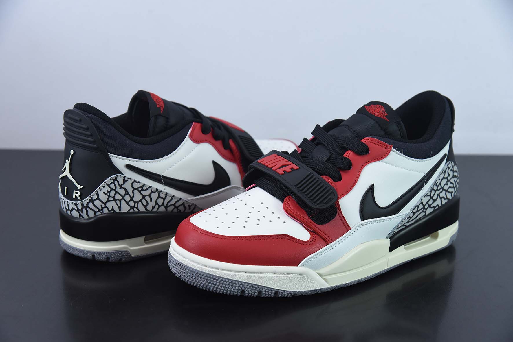 Air Jordan Legacy AJ312 黑白红男子运动球鞋 货号:CD7069-106
