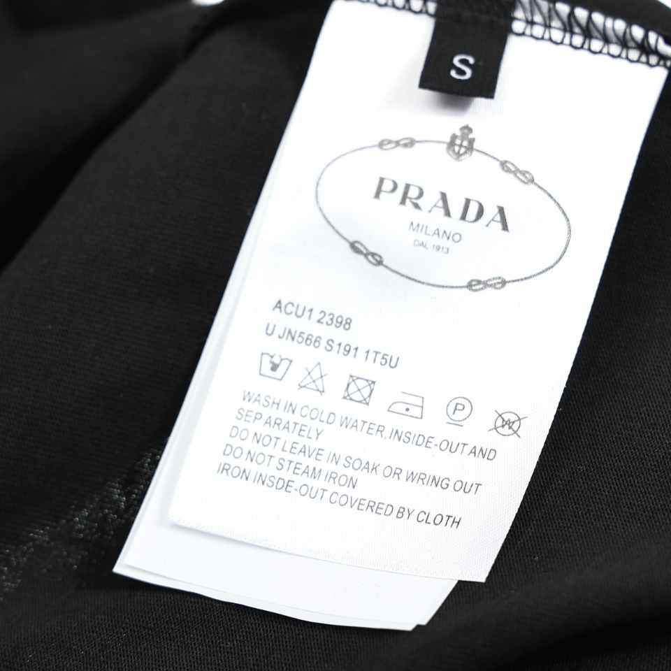 170 Prada/普拉达 经典铁牌三角标短袖T恤