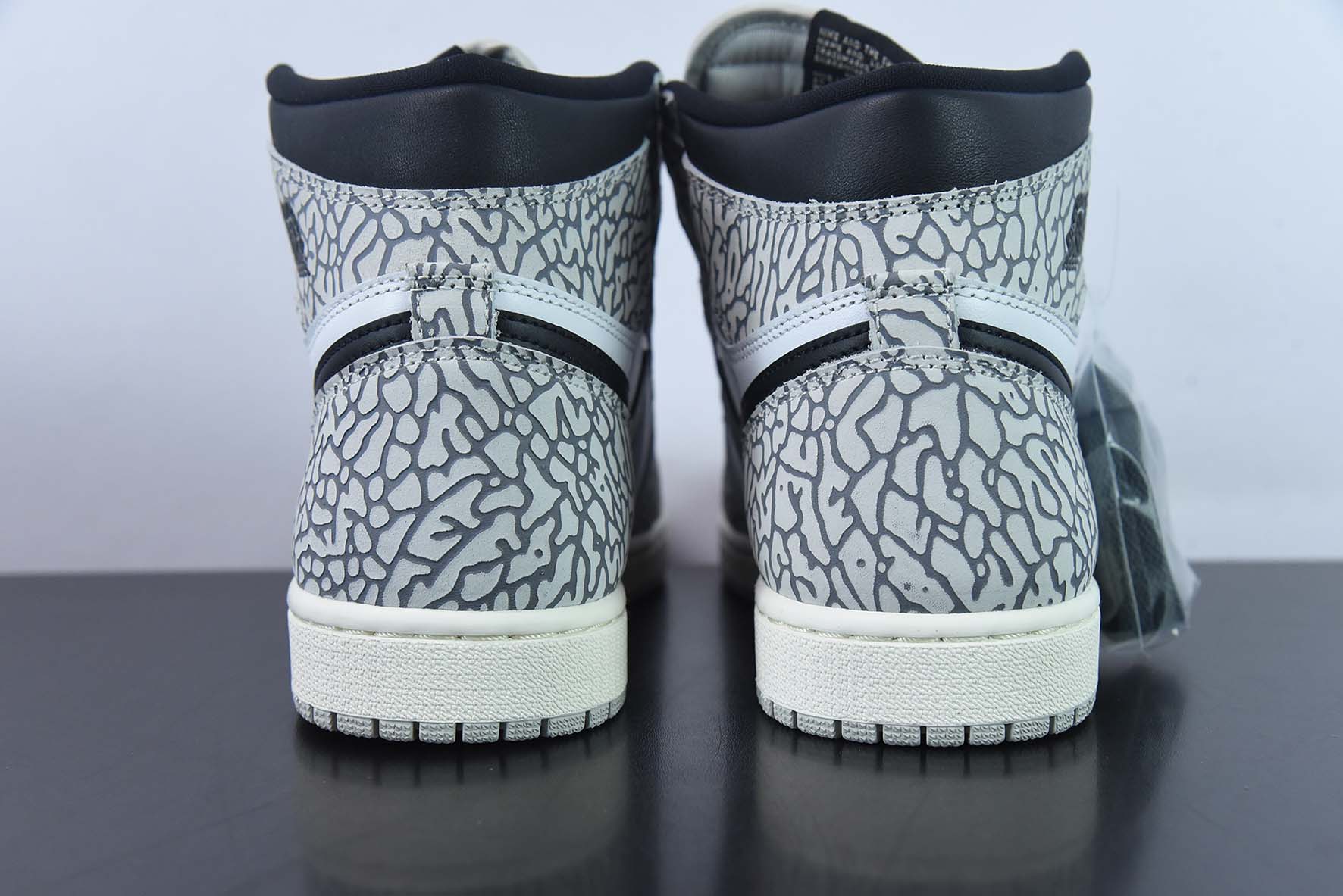 Air Jordan 1 High "White Cement" 白黑 爆裂纹男子高帮球鞋 货号：DZ5485-052