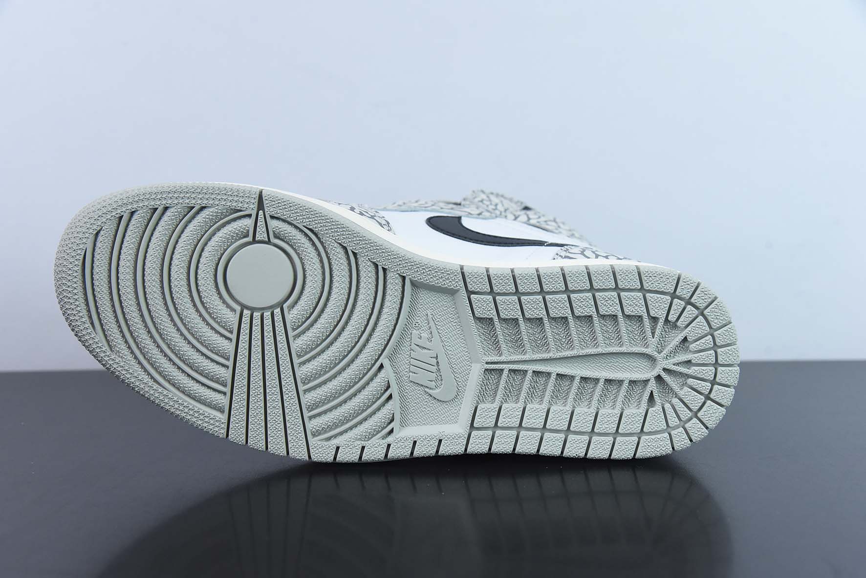 Air Jordan 1 High "White Cement" 白黑 爆裂纹男子高帮球鞋 货号：DZ5485-052
