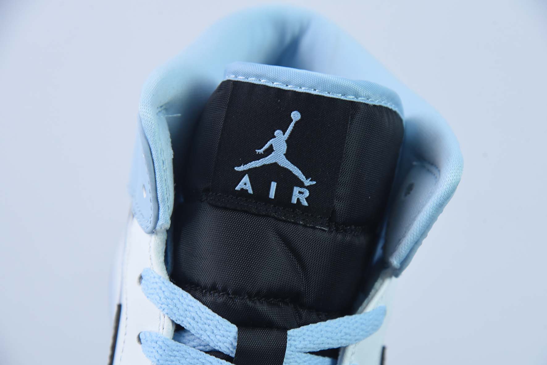 Nike Air Jordan 1 Mid GS"White/Black/Ice Blue"AJ1乔丹“白黑冰蓝”货号：DV1308-104
