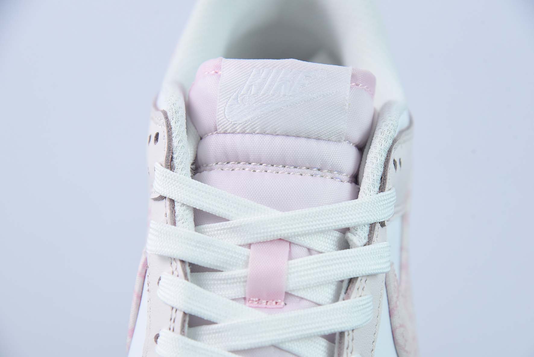NK Dunk Low " Pink Paisley " 樱花粉 腰果花 低帮休闲板鞋 FD1449-100