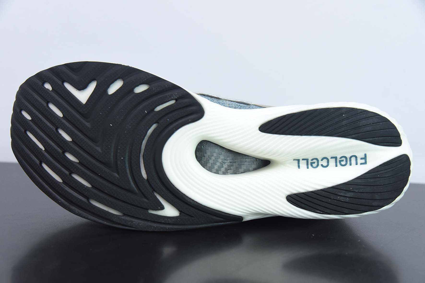 New Balance RC Elite V2 SI 联名款 真碳板 复古休闲跑步鞋货号：MSRCELTO