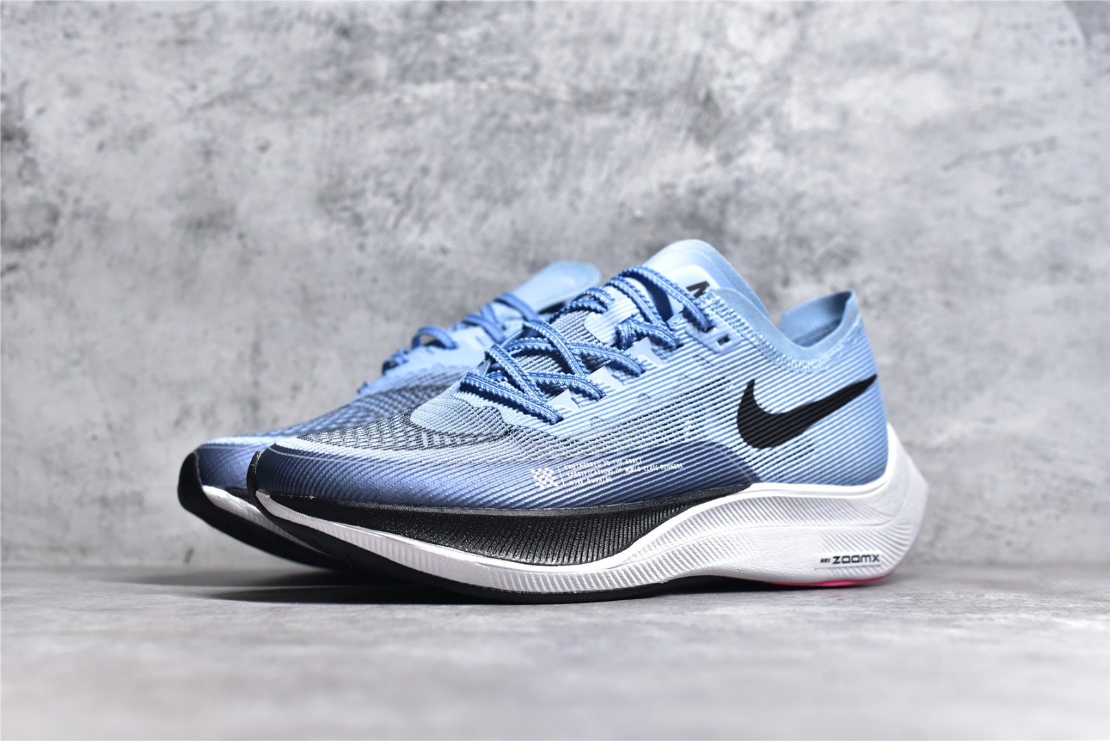 图片[2]-#原装级别 NK ZoomX Vaporfly Next% 2 马拉松跑步鞋二代 CU4111-401 鞋面使用了全新 Vaporweave 科技，这种类似蝉翼的材质相比 Flyknit 更加轻薄透气，非对称的鞋带系统和泡棉护垫的加入令舒适度更高，采用醒目的绿色作为主色调，鞋头辅以超大的 Swoosh 点缀，再配上流线型外观设计 尺码：36 36.5 37.5 38 38.5 39 40 40.5 41 42 42.5 43 44 44.5 45-选品中心