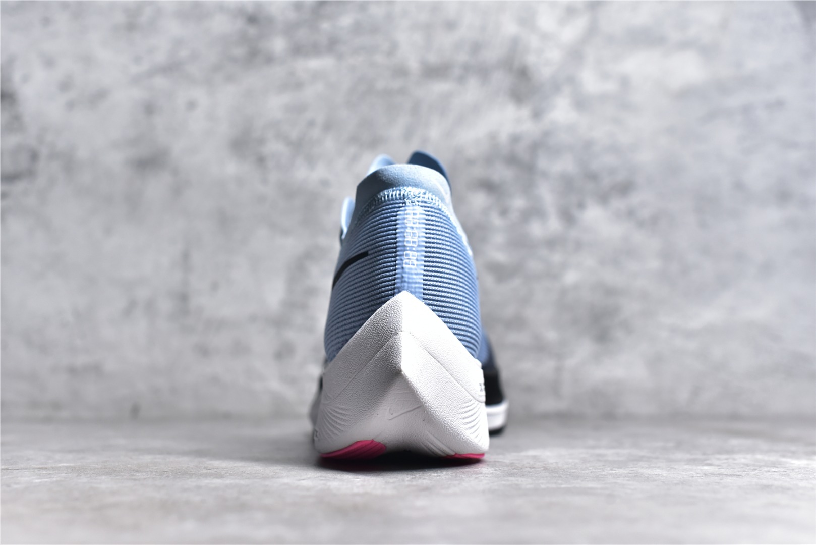 图片[6]-#原装级别 NK ZoomX Vaporfly Next% 2 马拉松跑步鞋二代 CU4111-401 鞋面使用了全新 Vaporweave 科技，这种类似蝉翼的材质相比 Flyknit 更加轻薄透气，非对称的鞋带系统和泡棉护垫的加入令舒适度更高，采用醒目的绿色作为主色调，鞋头辅以超大的 Swoosh 点缀，再配上流线型外观设计 尺码：36 36.5 37.5 38 38.5 39 40 40.5 41 42 42.5 43 44 44.5 45-选品中心