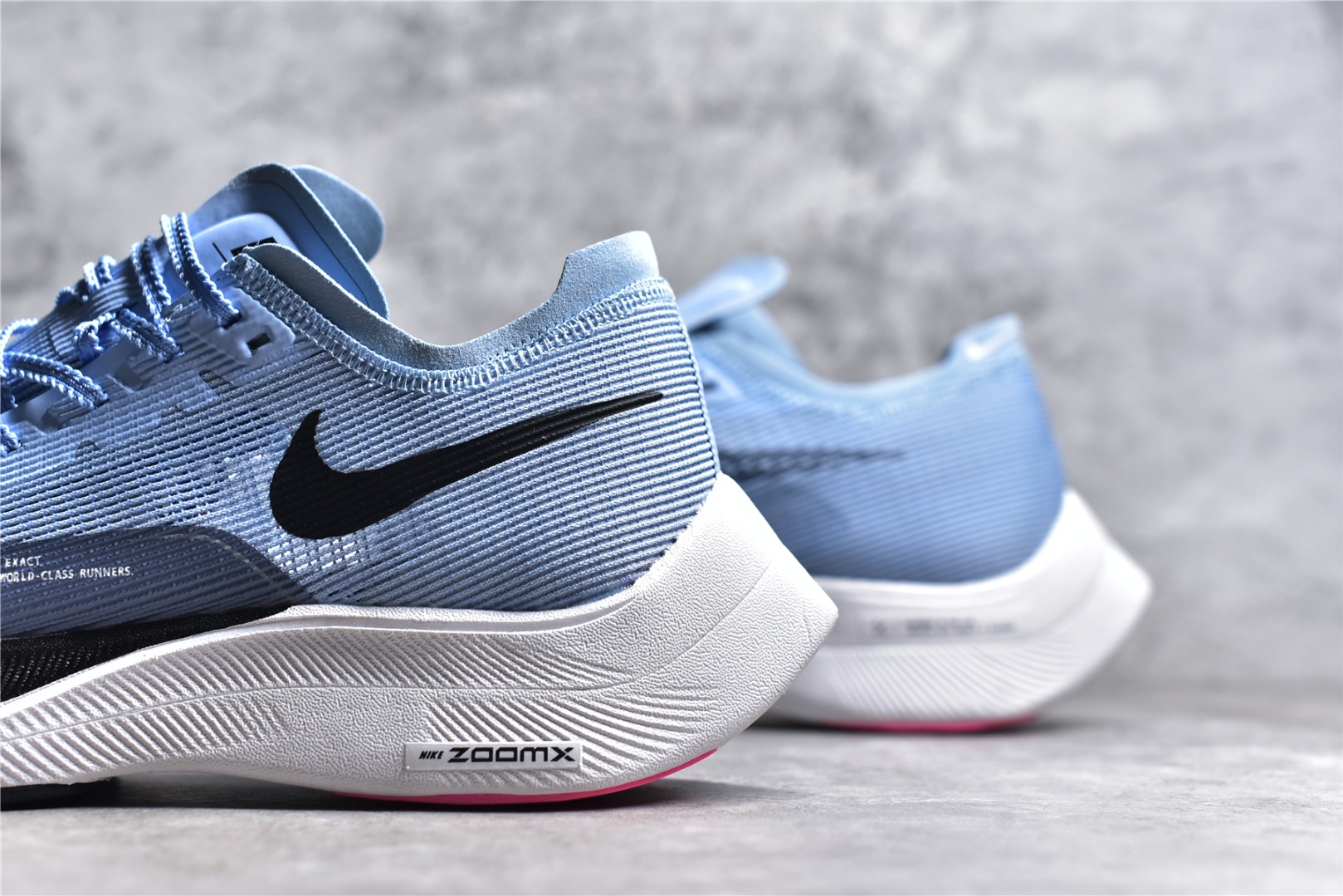 图片[7]-#原装级别 NK ZoomX Vaporfly Next% 2 马拉松跑步鞋二代 CU4111-401 鞋面使用了全新 Vaporweave 科技，这种类似蝉翼的材质相比 Flyknit 更加轻薄透气，非对称的鞋带系统和泡棉护垫的加入令舒适度更高，采用醒目的绿色作为主色调，鞋头辅以超大的 Swoosh 点缀，再配上流线型外观设计 尺码：36 36.5 37.5 38 38.5 39 40 40.5 41 42 42.5 43 44 44.5 45-选品中心