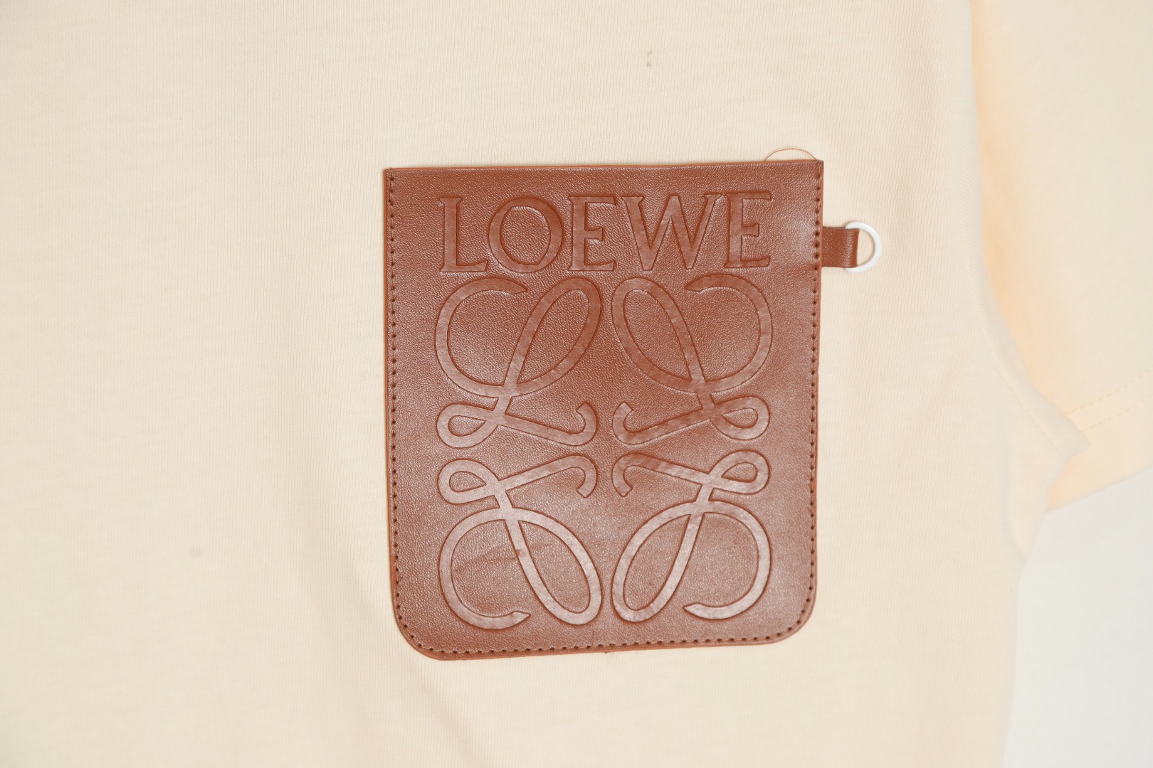 170 LOEWE 罗意威 22SS四叶草皮牌口袋短袖T恤