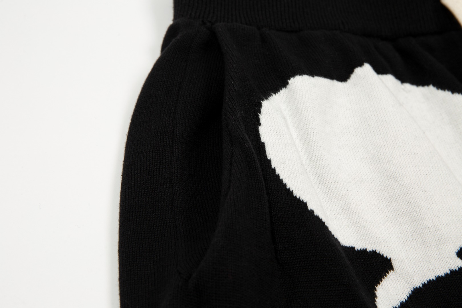 Mastermind Japan Skull-Weaved Shorts: Comfortable, Stylish, and Versatile Men’s Essential - 图片 4