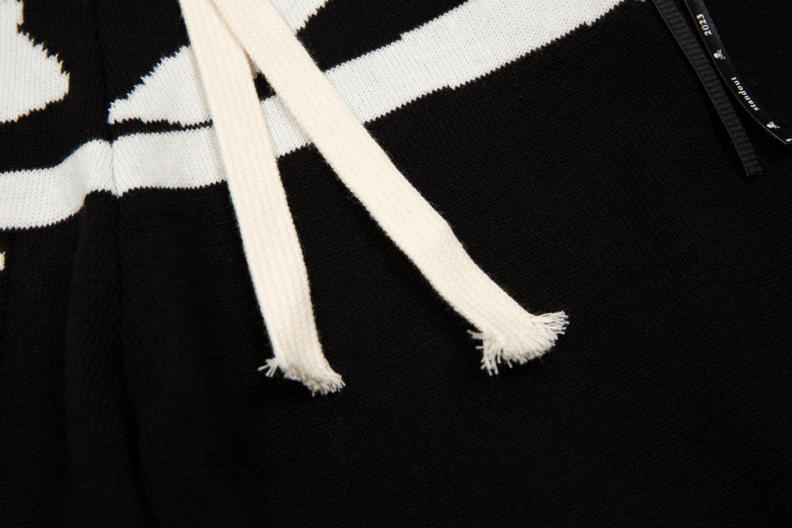 Mastermind Japan Skull-Weaved Shorts: Comfortable, Stylish, and Versatile Men’s Essential - 图片 6