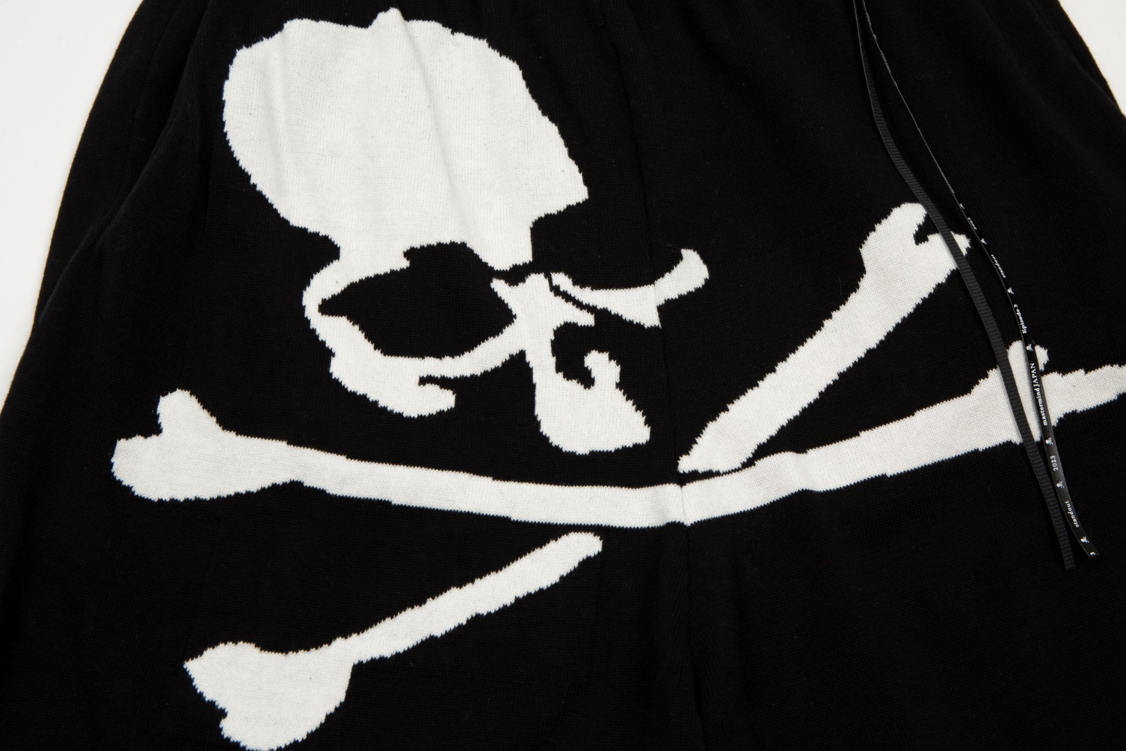 Mastermind Japan Skull-Weaved Shorts: Comfortable, Stylish, and Versatile Men’s Essential - 图片 7