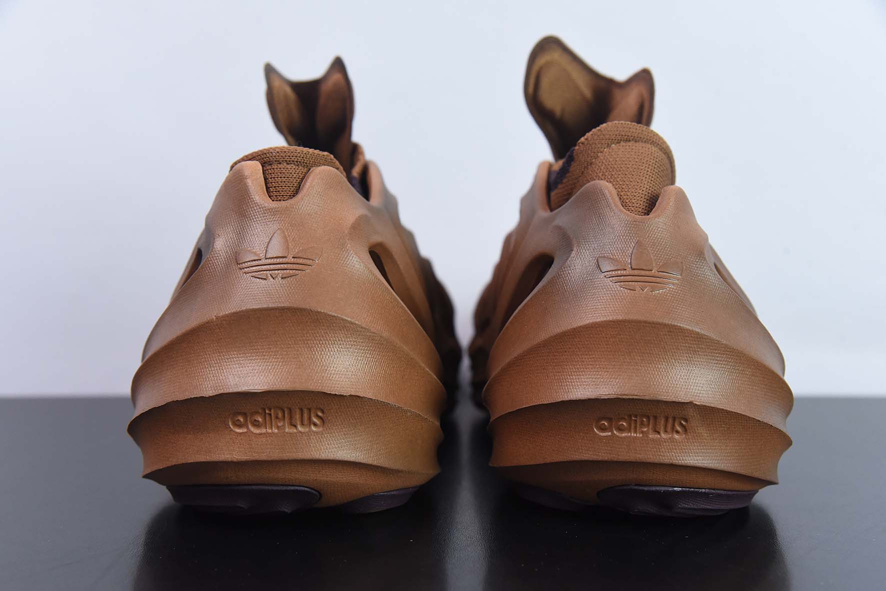 阿迪达斯/Adidas  阿迪跑鞋 泥土 货号：GY0064