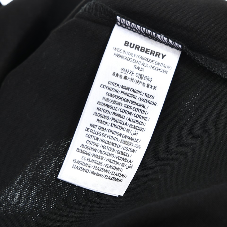 BURBERRY巴宝莉TB字母Logo经典识标印花短袖T恤 精致升级，灵感源自八十年代复古 原版面料 官方同款 定制同缸染面料 手感非常舒服 春夏最新砖柜同步 时尚又个性 超级百搭好看的一款 男女都非常合适 人手必备款 吊牌 领标 水洗麦 三标齐全 颜色: 黑色 尺码：XS~L