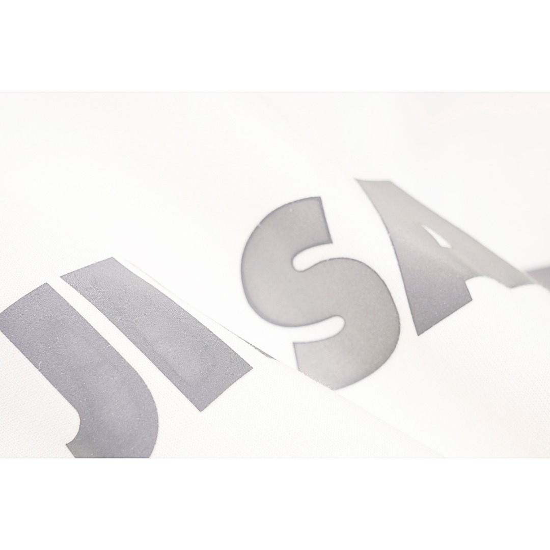 💰130
Jil Sander X 始祖鸟 联名反光印花短袖T恤
Size：S M L

原版国外第一时间入，定织10s全棉OE纱汗布，面料落水，保证每一位客户到手随意洗，0缩率， 胸口进口反光布冲压成条，后备果冻印，纯铜磨具开版，成衣细节全部一比一， 随意对比 

款式编号：EE-56056056014