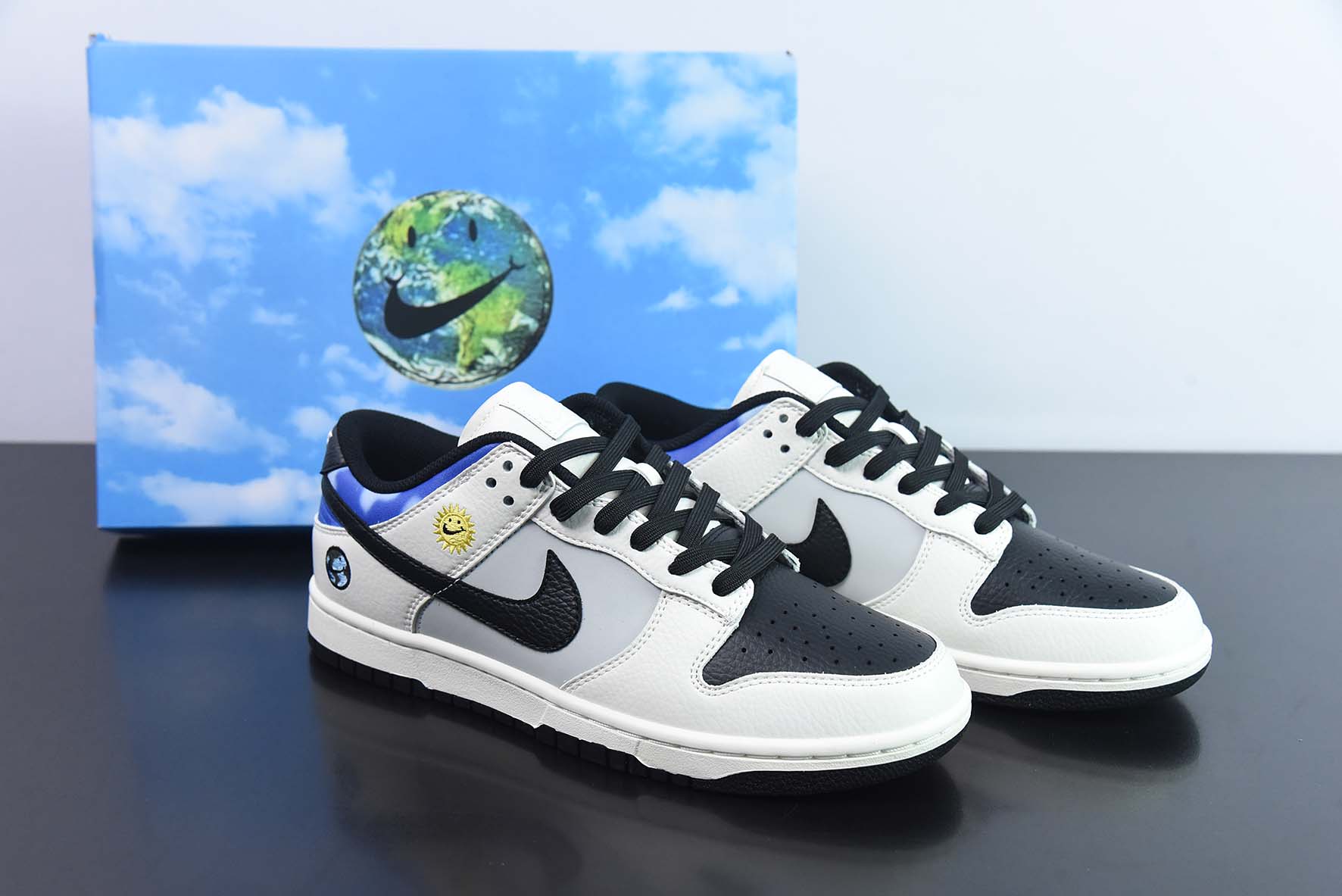 Nike By You SB Dunk Low Retro SP扣篮系列低帮休闲运动滑板板鞋“皮革米白黑天空蓝”货号:BB1609-112