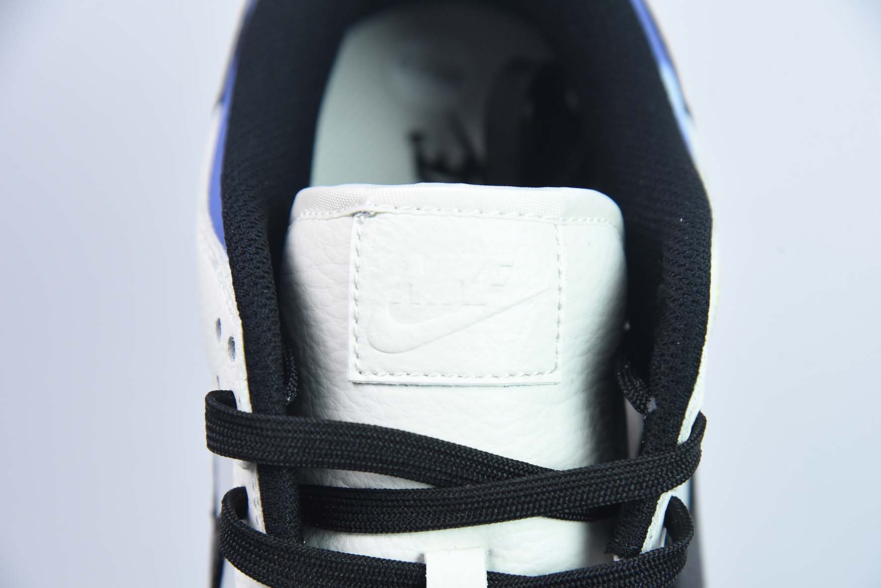 Nike By You SB Dunk Low Retro SP扣篮系列低帮休闲运动滑板板鞋“皮革米白黑天空蓝”货号:BB1609-112