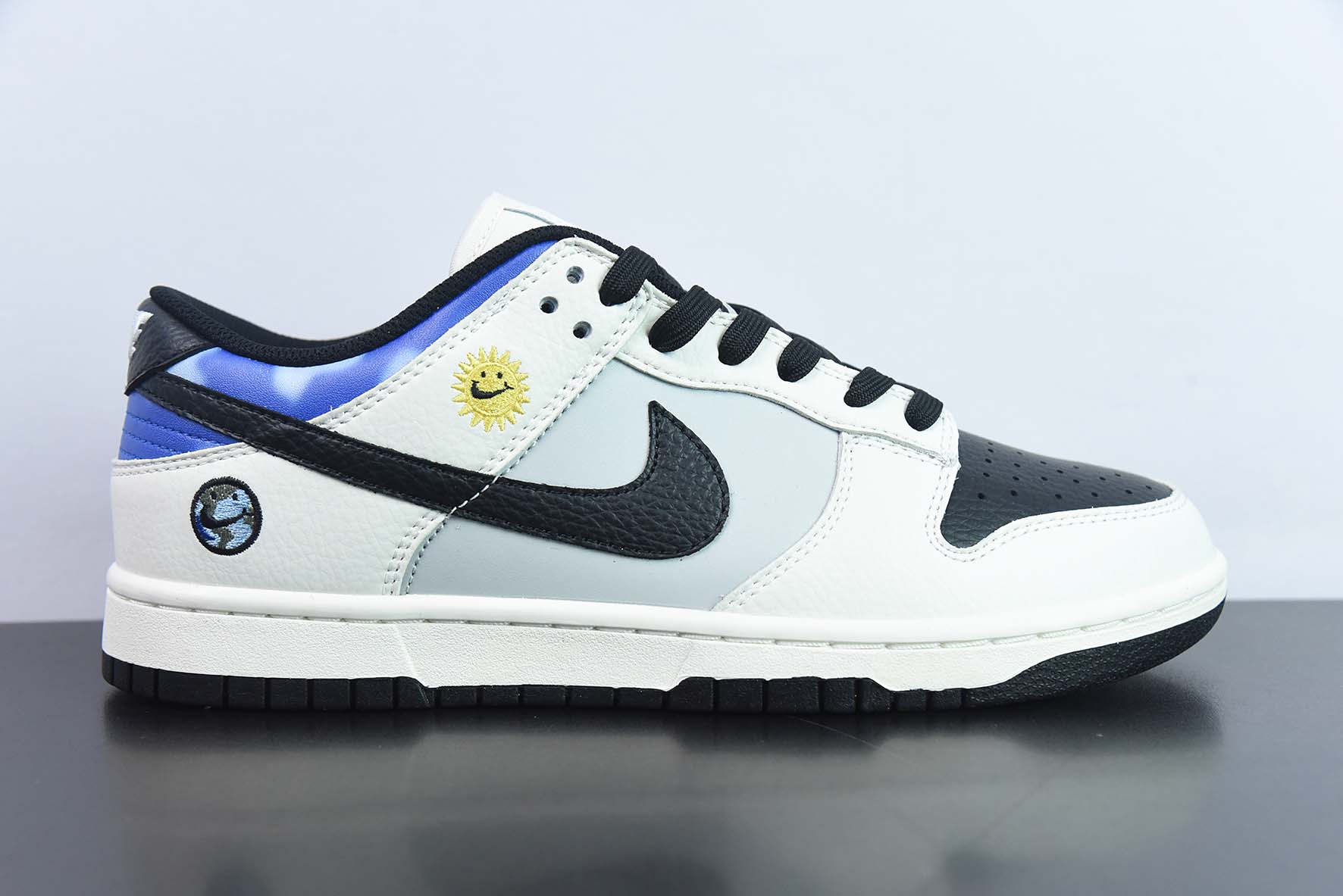 Nike By You SB Dunk Low Retro SP扣篮系列低帮休闲运动滑板板鞋“皮革米白黑天空蓝”货号:BB1609-112