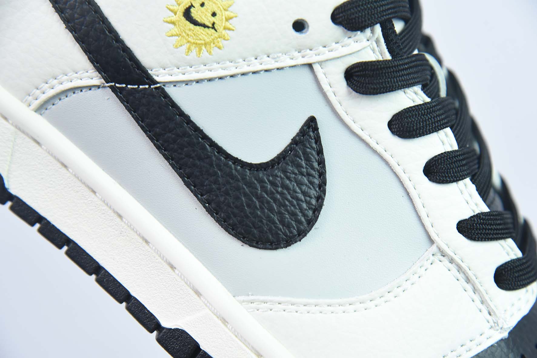 Nike By You SB Dunk Low Retro SP扣篮系列低帮休闲运动滑板板鞋“皮革米白黑天空蓝”货号:BB1609-112