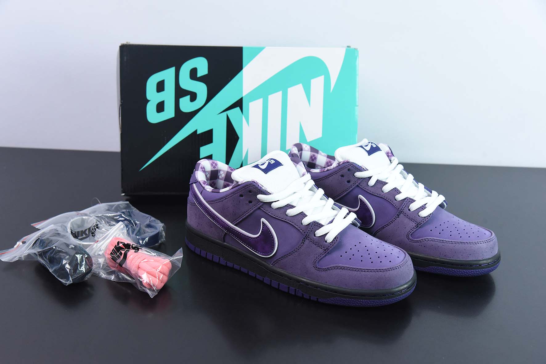 NK SB Dunk Low 扣篮系列 经典低帮滑板板鞋“紫龙虾”货号：BV1310-555