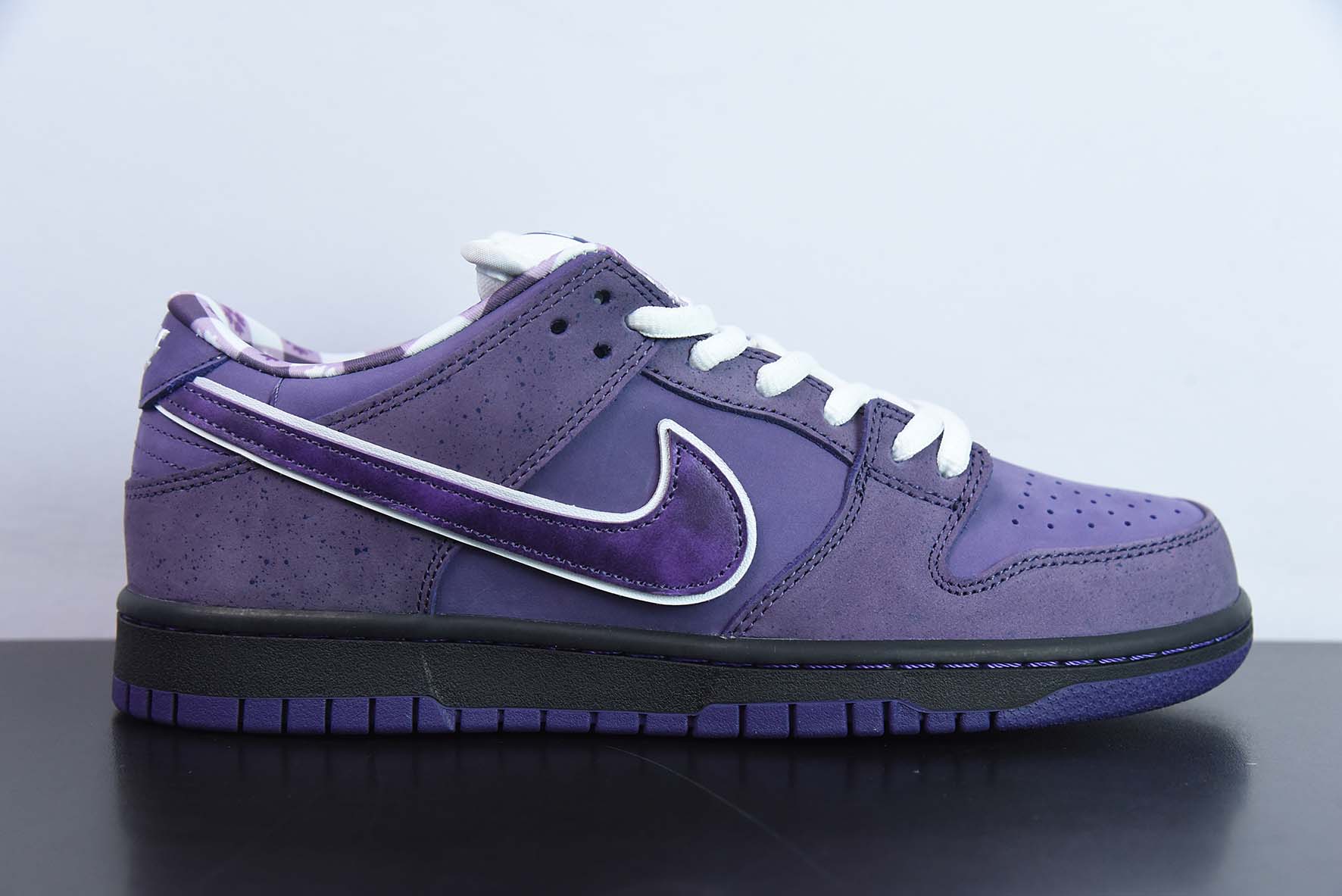 NK SB Dunk Low 扣篮系列 经典低帮滑板板鞋“紫龙虾”货号：BV1310-555