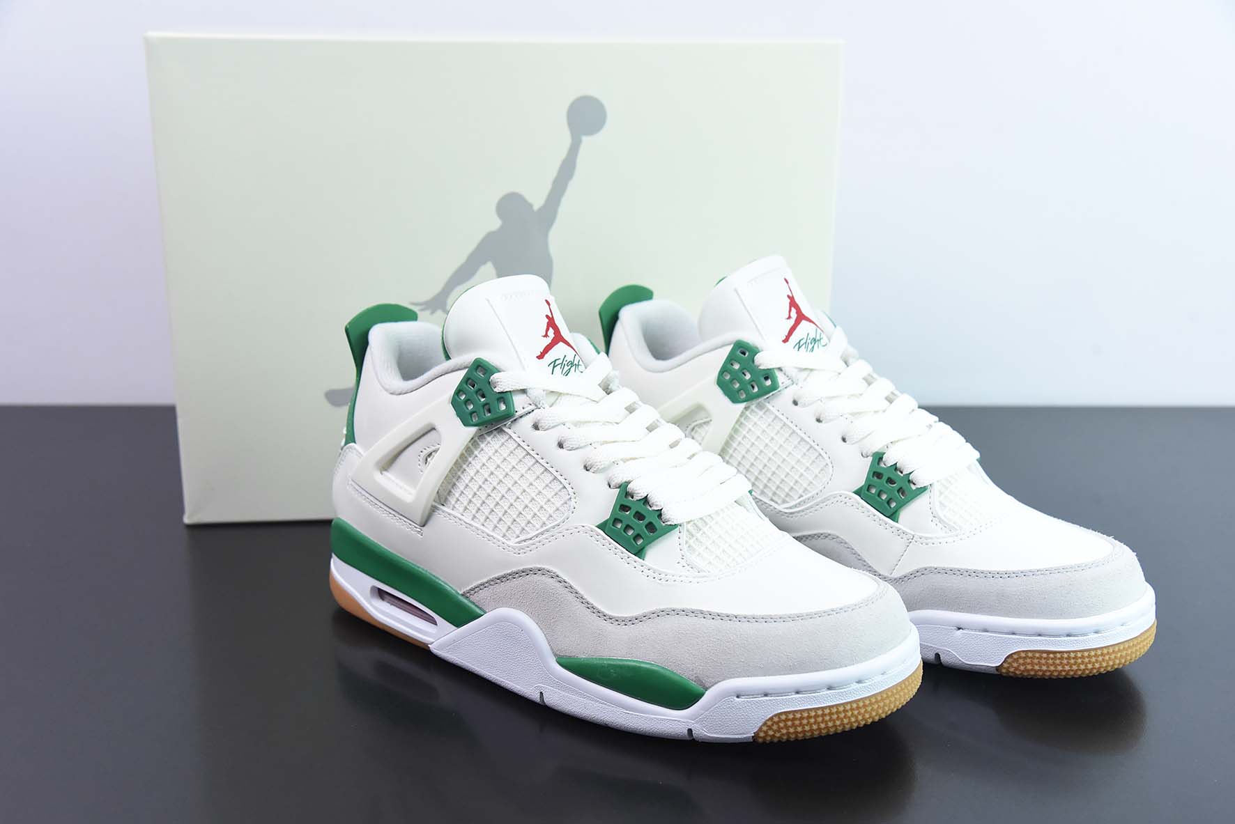 Nike SB x Air Jordan 4 Retro SP"Pine Green"迈克尔·乔丹AJ4“联名白绿松石绿”低帮运动鞋货号:DR5415-103