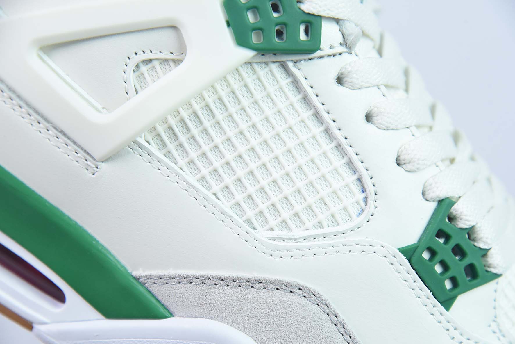 Nike SB x Air Jordan 4 Retro SP"Pine Green"迈克尔·乔丹AJ4“联名白绿松石绿”低帮运动鞋货号:DR5415-103
