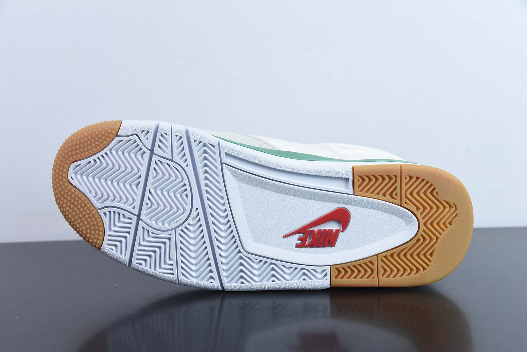 Nike SB x Air Jordan 4 Retro SP”Pine Green”迈克尔·乔丹AJ4“联名白绿
