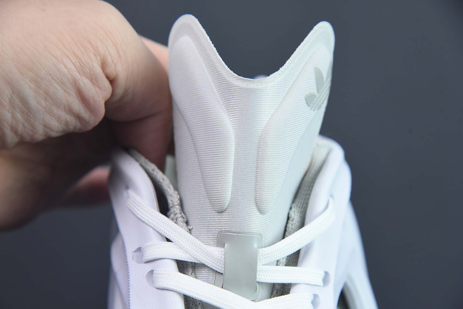 Adidas AdiFOM Q阿迪全新系列秋冬季洞洞鞋 货号: HP6584