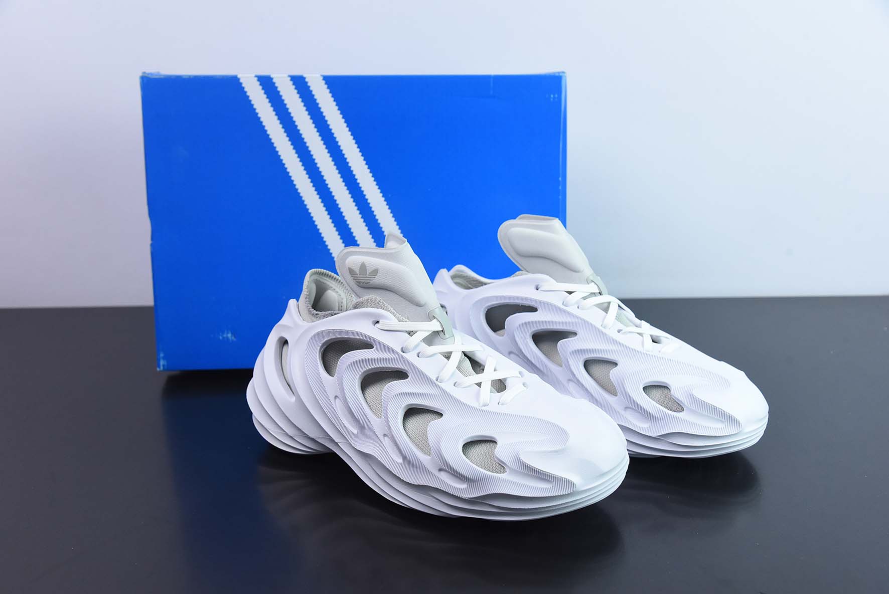 Adidas AdiFOM Q阿迪全新系列秋冬季洞洞鞋 货号: HP6584