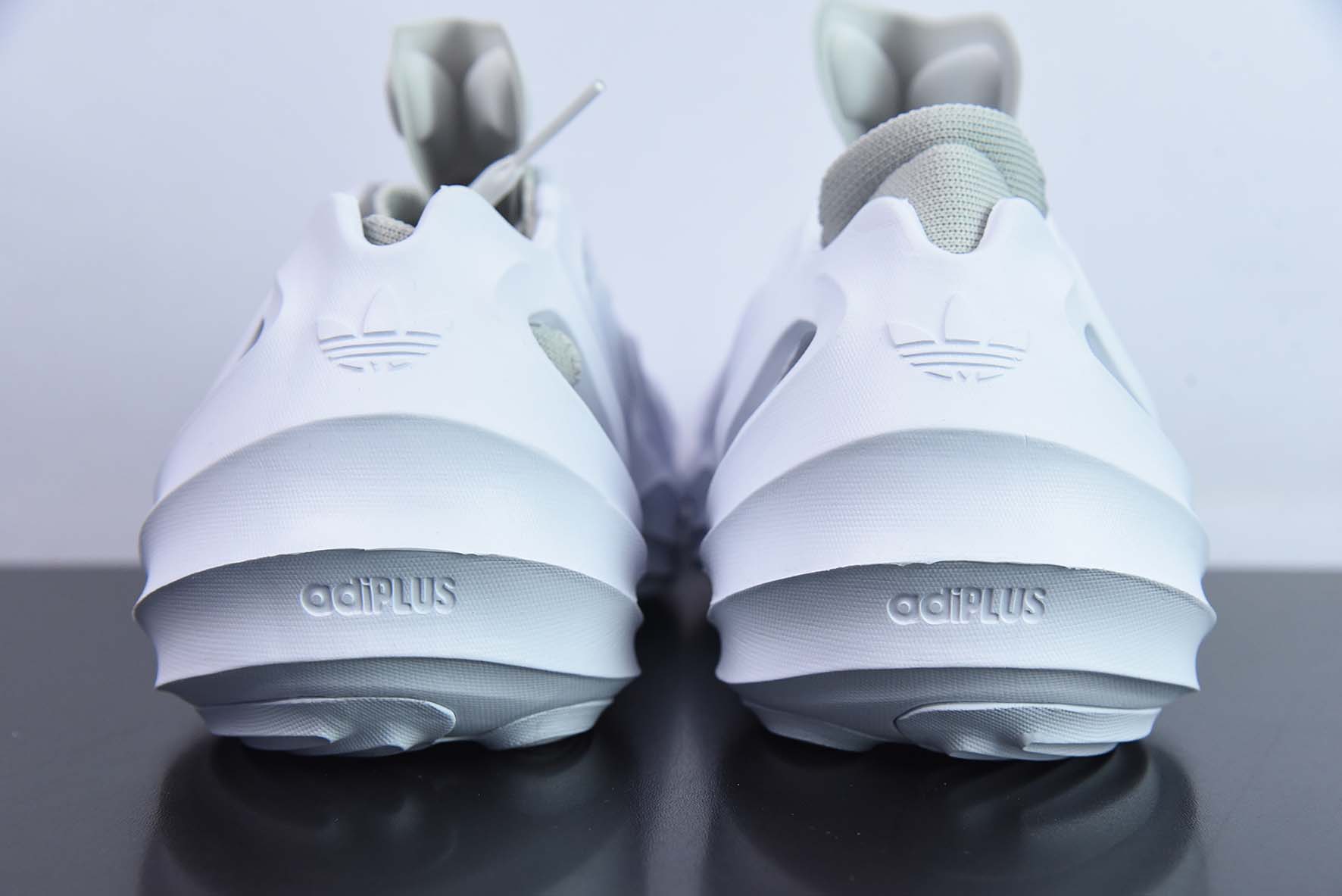 Adidas AdiFOM Q阿迪全新系列秋冬季洞洞鞋 货号: HP6584