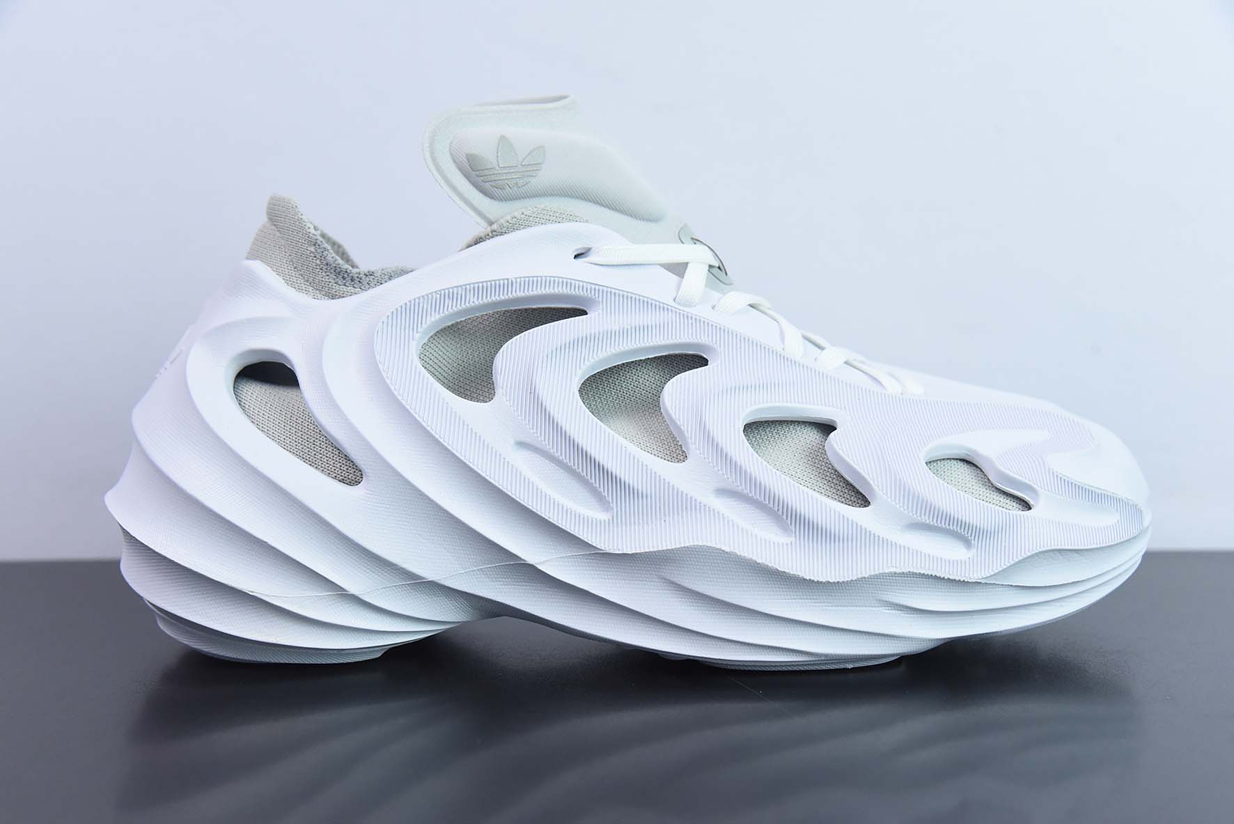 Adidas AdiFOM Q阿迪全新系列秋冬季洞洞鞋 货号: HP6584