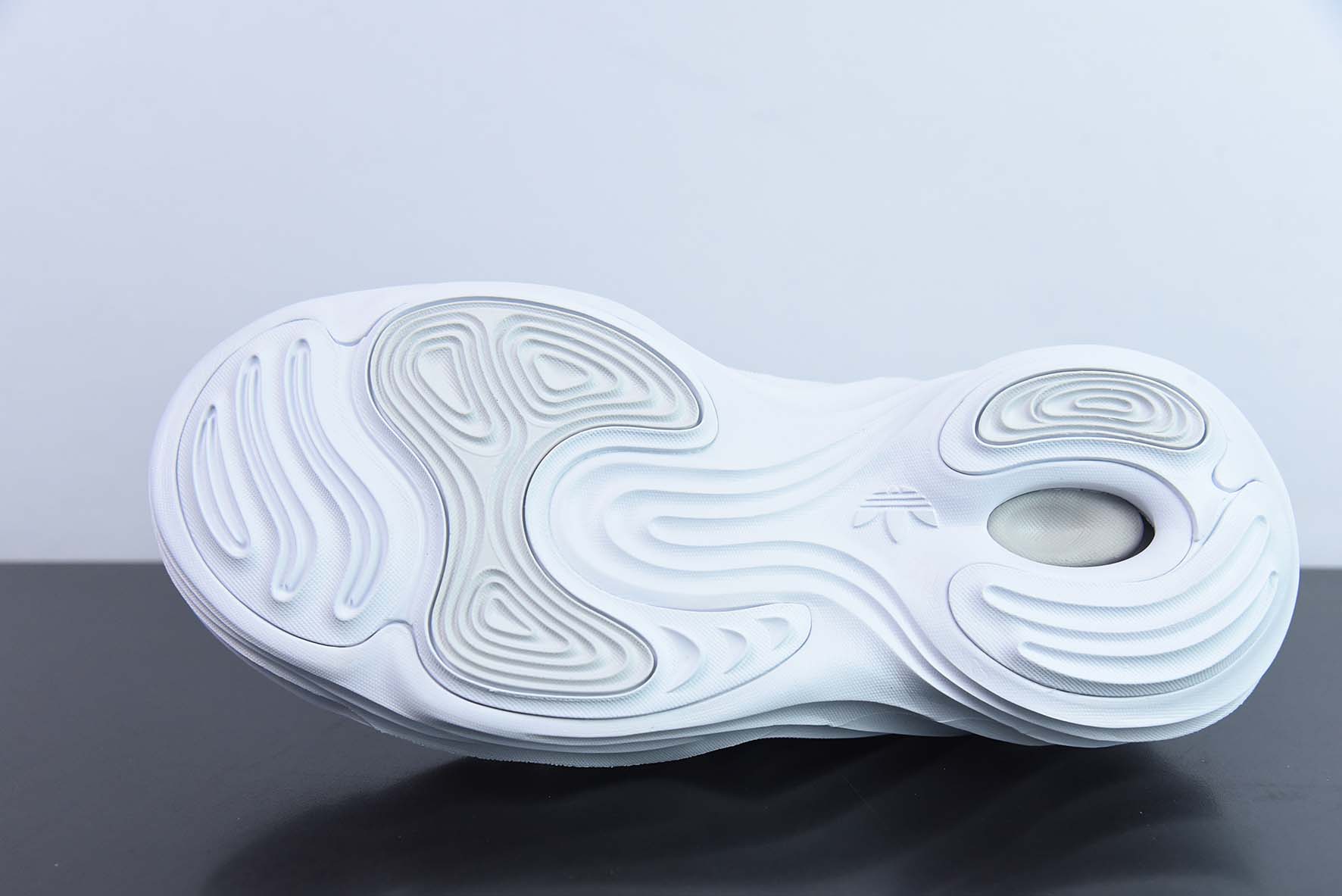 Adidas AdiFOM Q阿迪全新系列秋冬季洞洞鞋 货号: HP6584