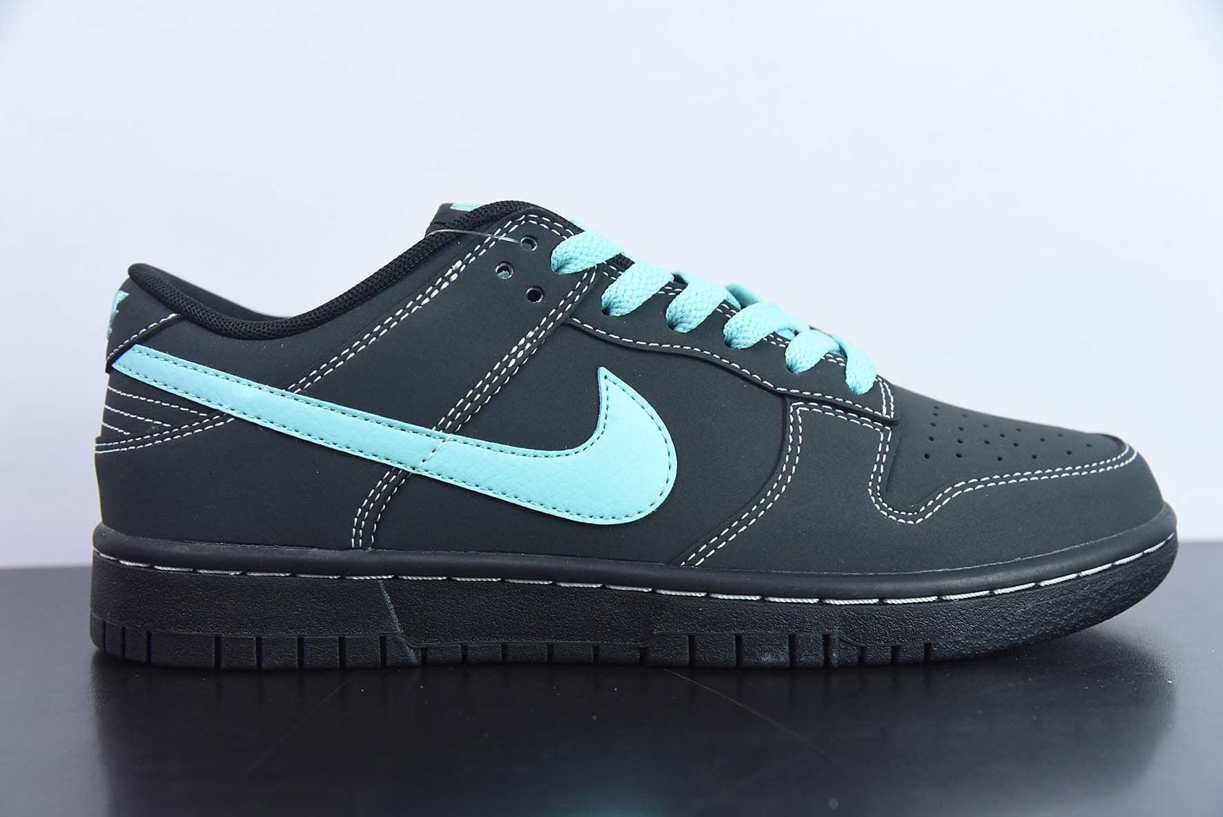 DNE65701449B Nike SB Dunk Low 蒂夫尼配色 低帮休闲板鞋 货号：GT0627-332 Size:36-45