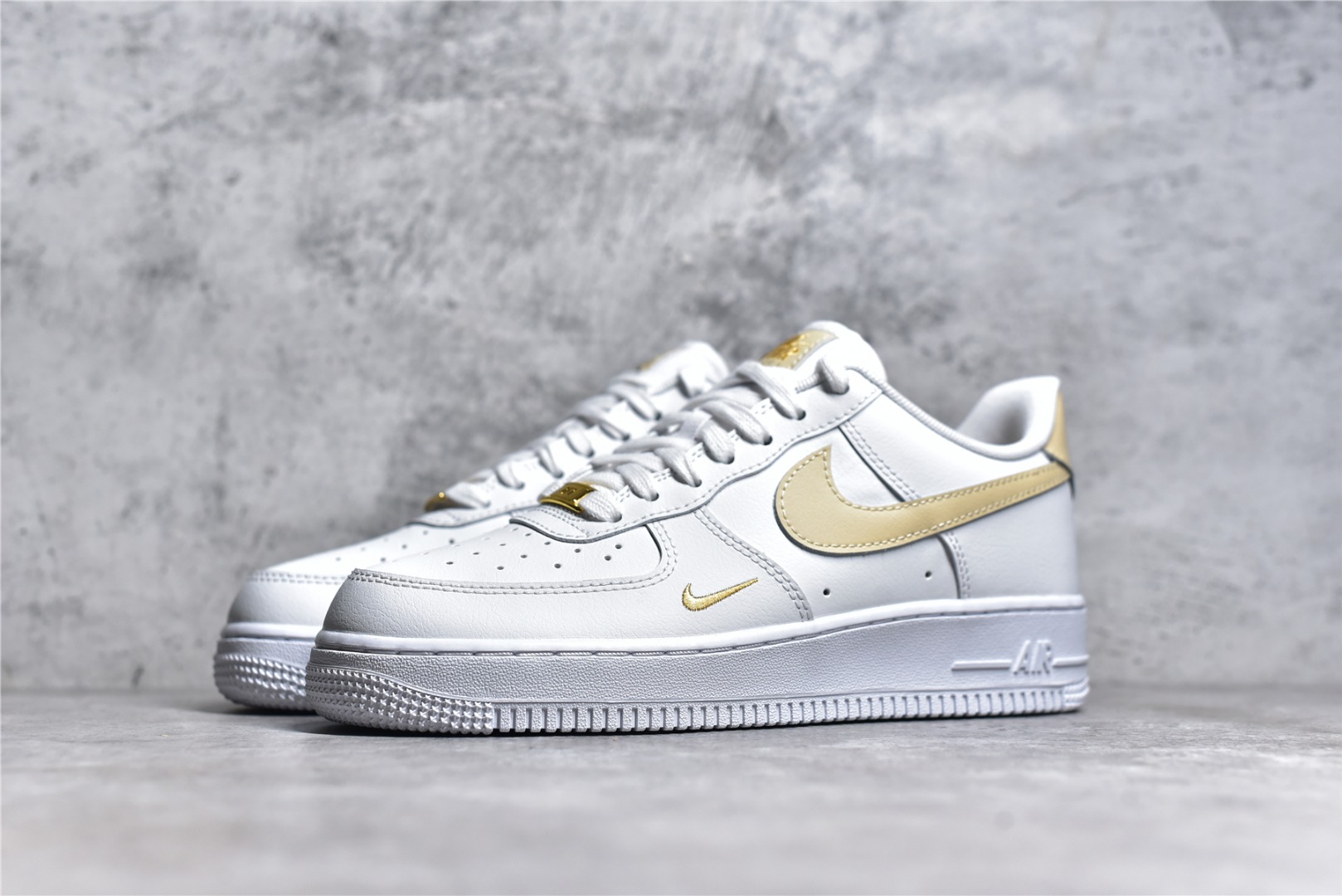 AF1白金low尺码35.5-40纯