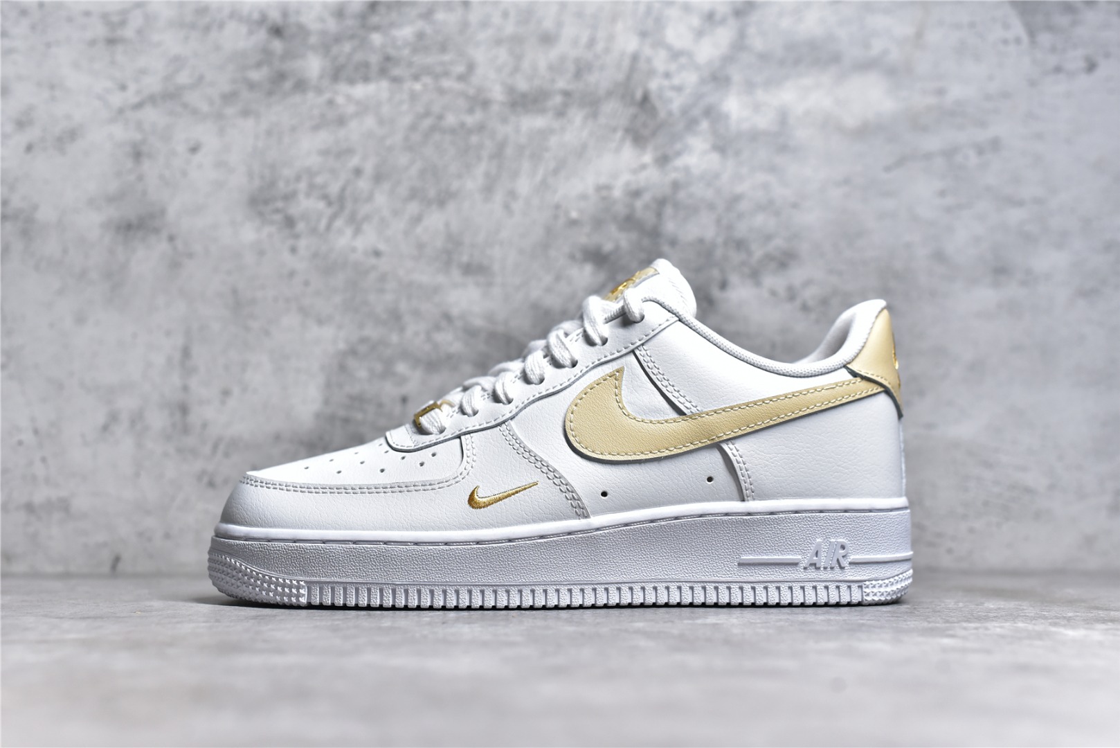 AF1白金low尺码35.5-40纯