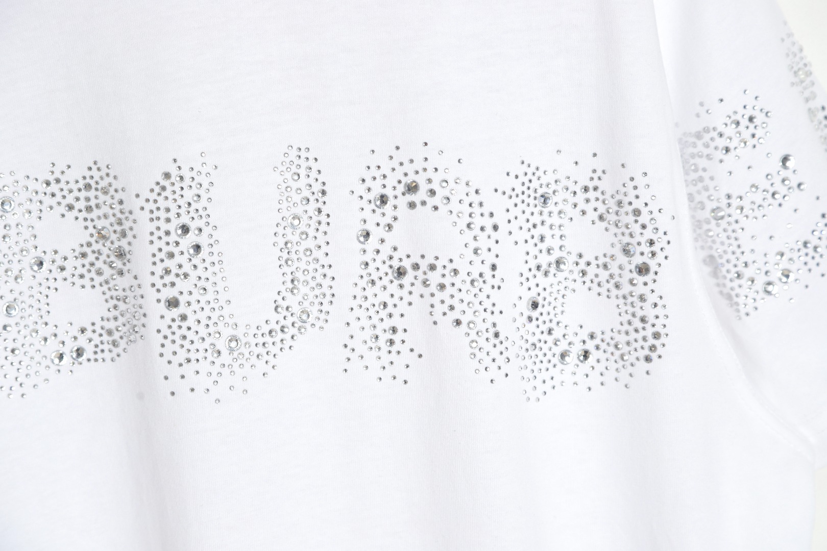 200 Burberry 巴宝莉 23SS Horseferry烫钻LOGO短袖T恤