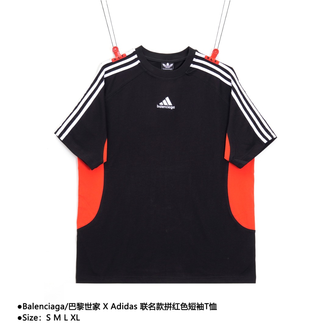 💰160
Balenciaga/巴黎世家 X Adidas 联名款拼红色短袖T恤
Size:S M L XL
100%纯棉打造,袖子及肩部撞色3道条纹标记,40支全棉双纱单面210克,,宽松廊形,面料挺括有型,做了预缩水工艺,大布抛干减小成衣缩水率
款式编号:A-5650605617