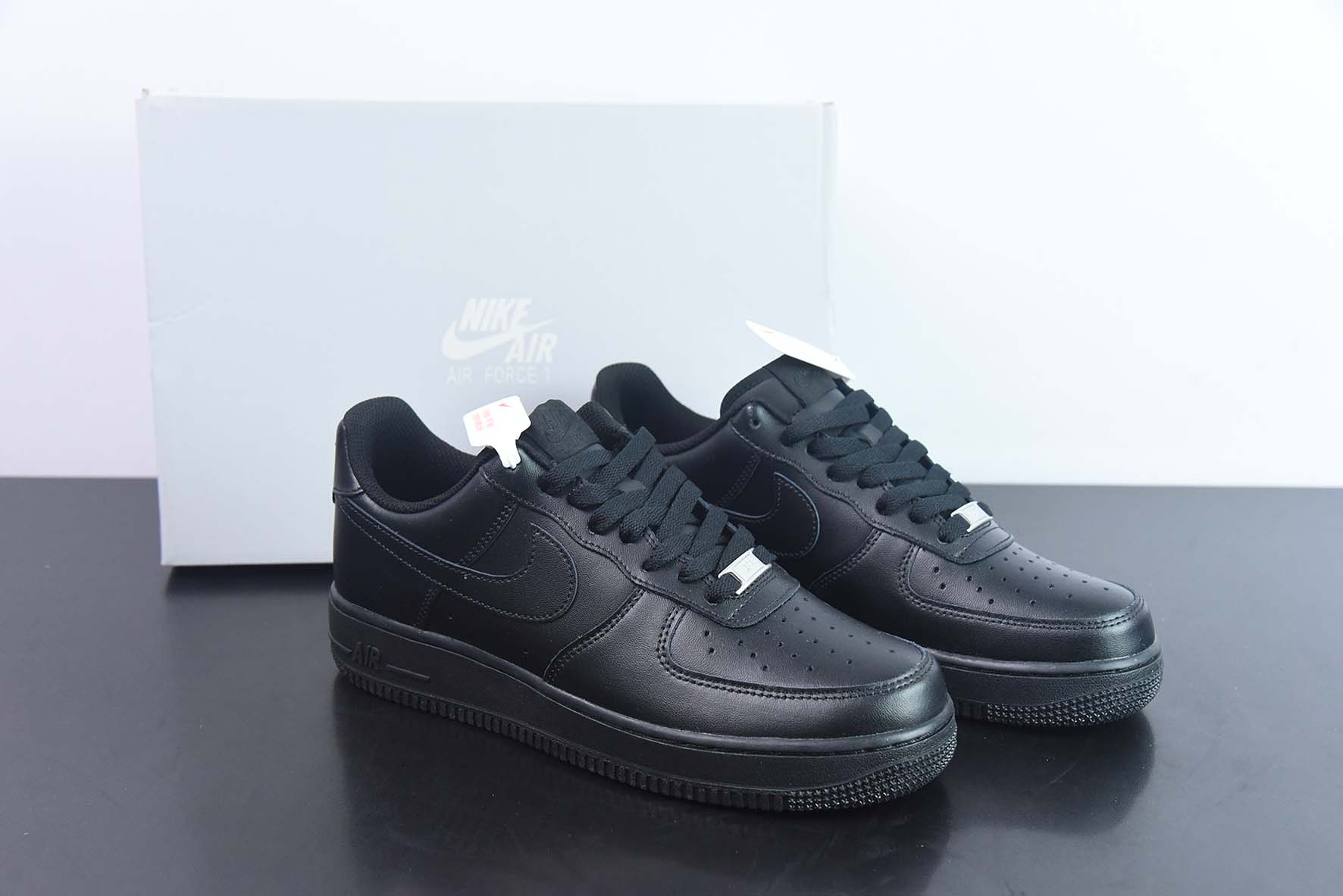 Nike Air Force 1 Low 空军全黑低帮