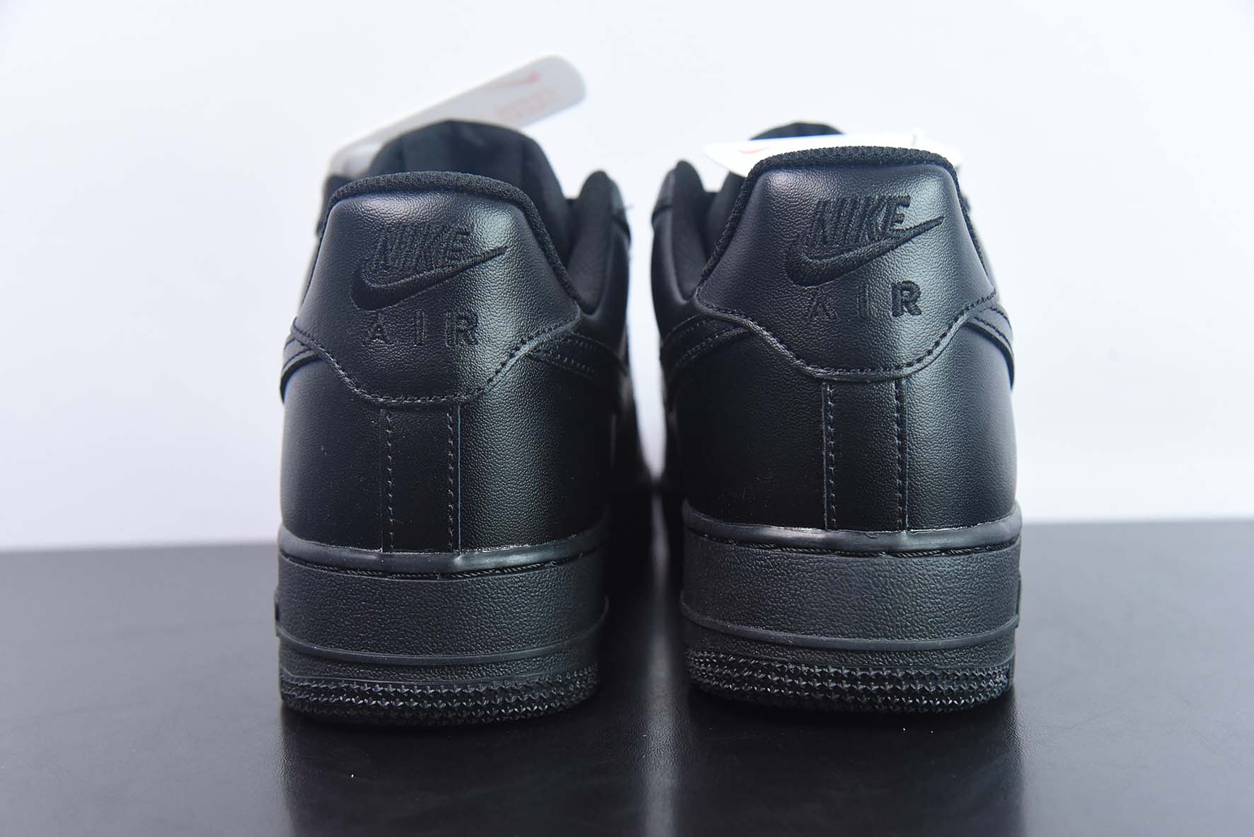 Nike Air Force 1 Low 空军全黑低帮