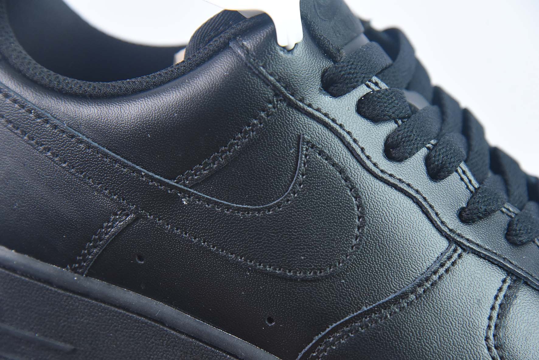Nike Air Force 1 Low 空军全黑低帮